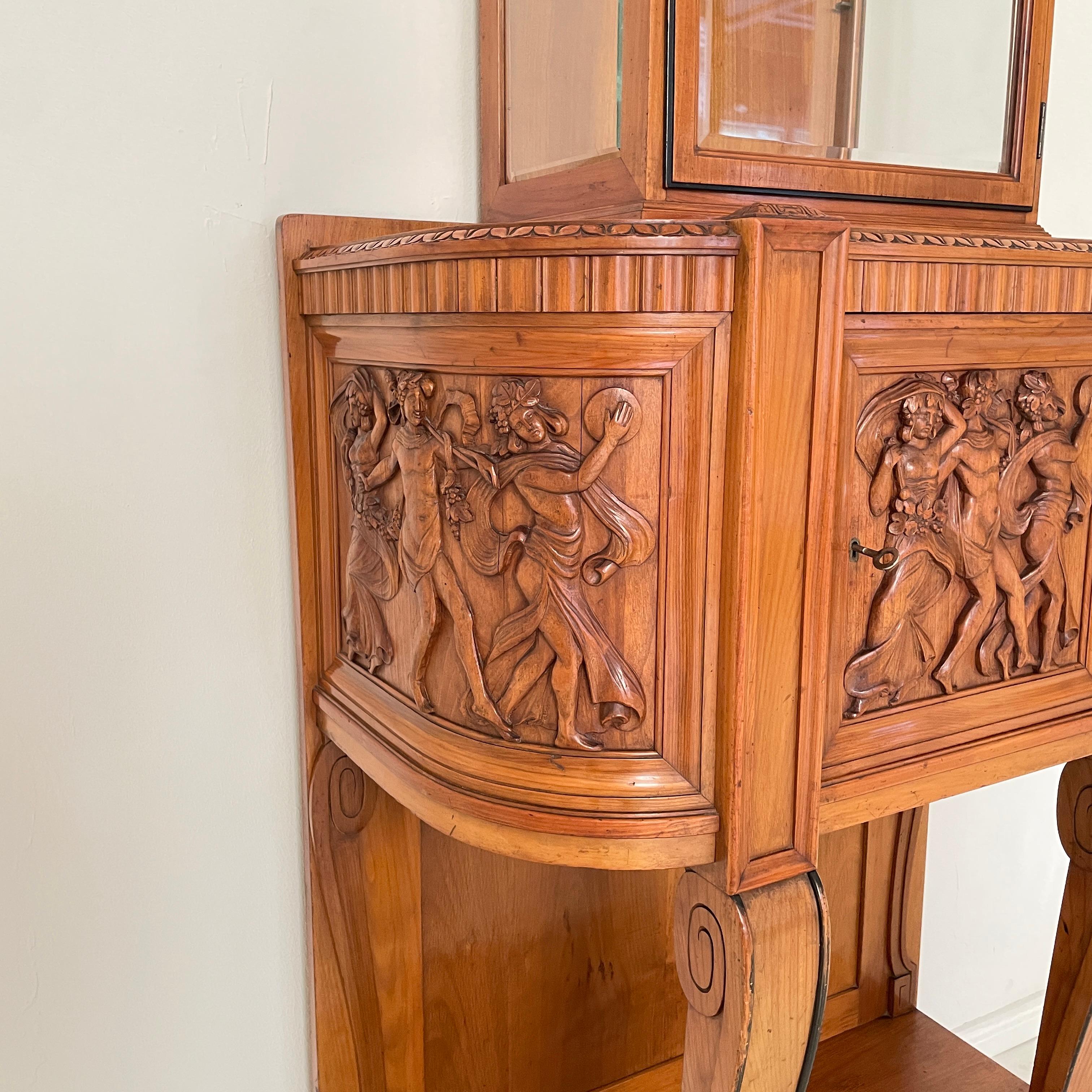 Early 20th Century German Jugendstil Cabinet in Carved Cherry-Wood and Glass, Otto Gussmann, 1905 For Sale