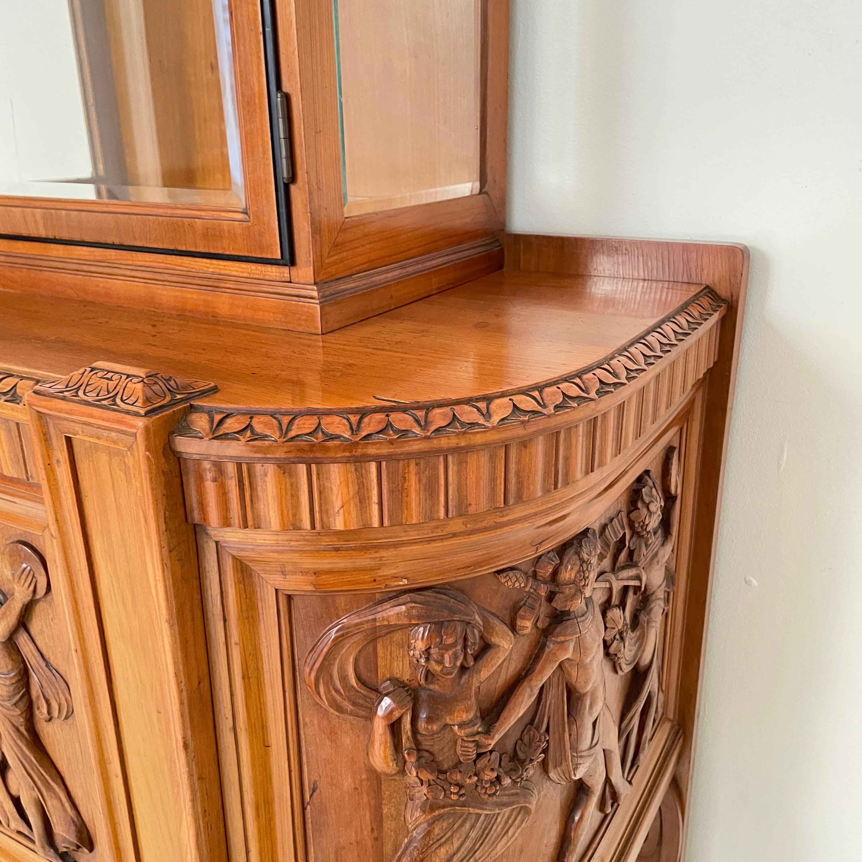 German Jugendstil Cabinet in Carved Cherry-Wood and Glass, Otto Gussmann, 1905 For Sale 4