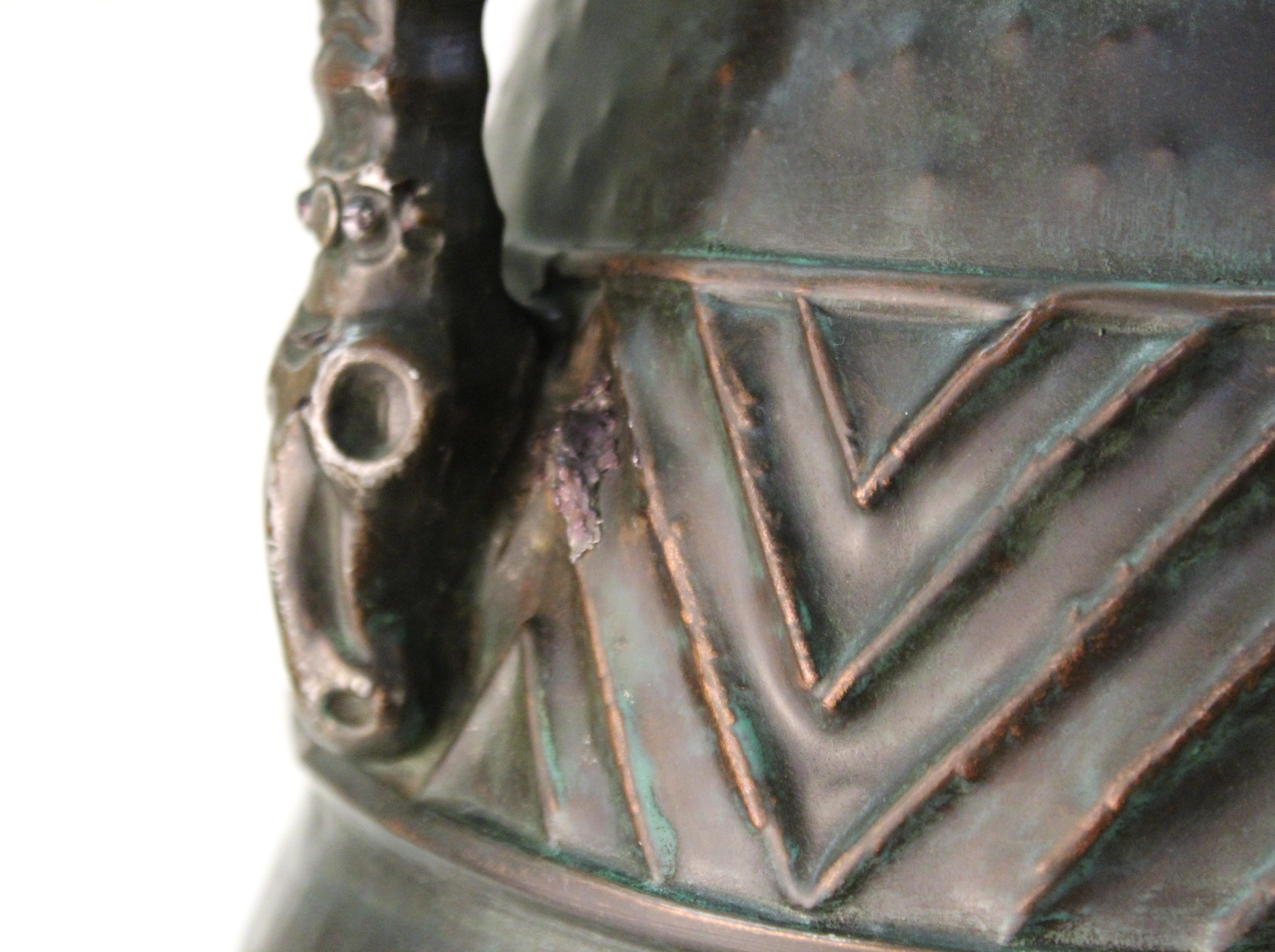 Deutsche Monumentale Vase im Jugendstil des deutschen Jugendstils mit afrikanischem Motiv von Ibexskulpturen und Löwen im Angebot 4