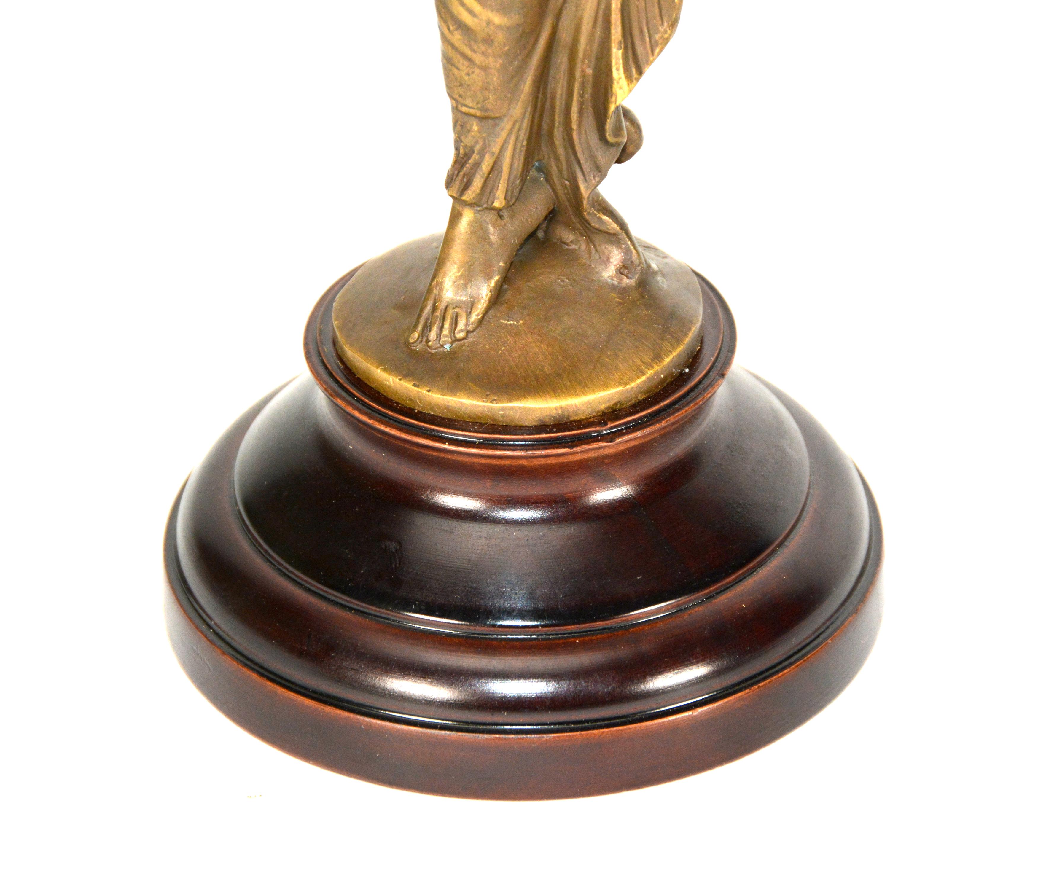 Horloge à balancier allemande de style Junghans en laiton Elegant Lady Figure Porcelain Dial Swinging Clock en vente 3