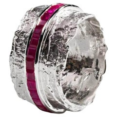 Anillo de plata con capas de rubí natural icónico German Kabirski Bando