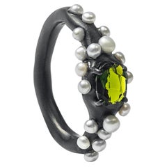 Anillo alemán Kabirski Bruch de plata de ley con diópsido de cromo y microperla
