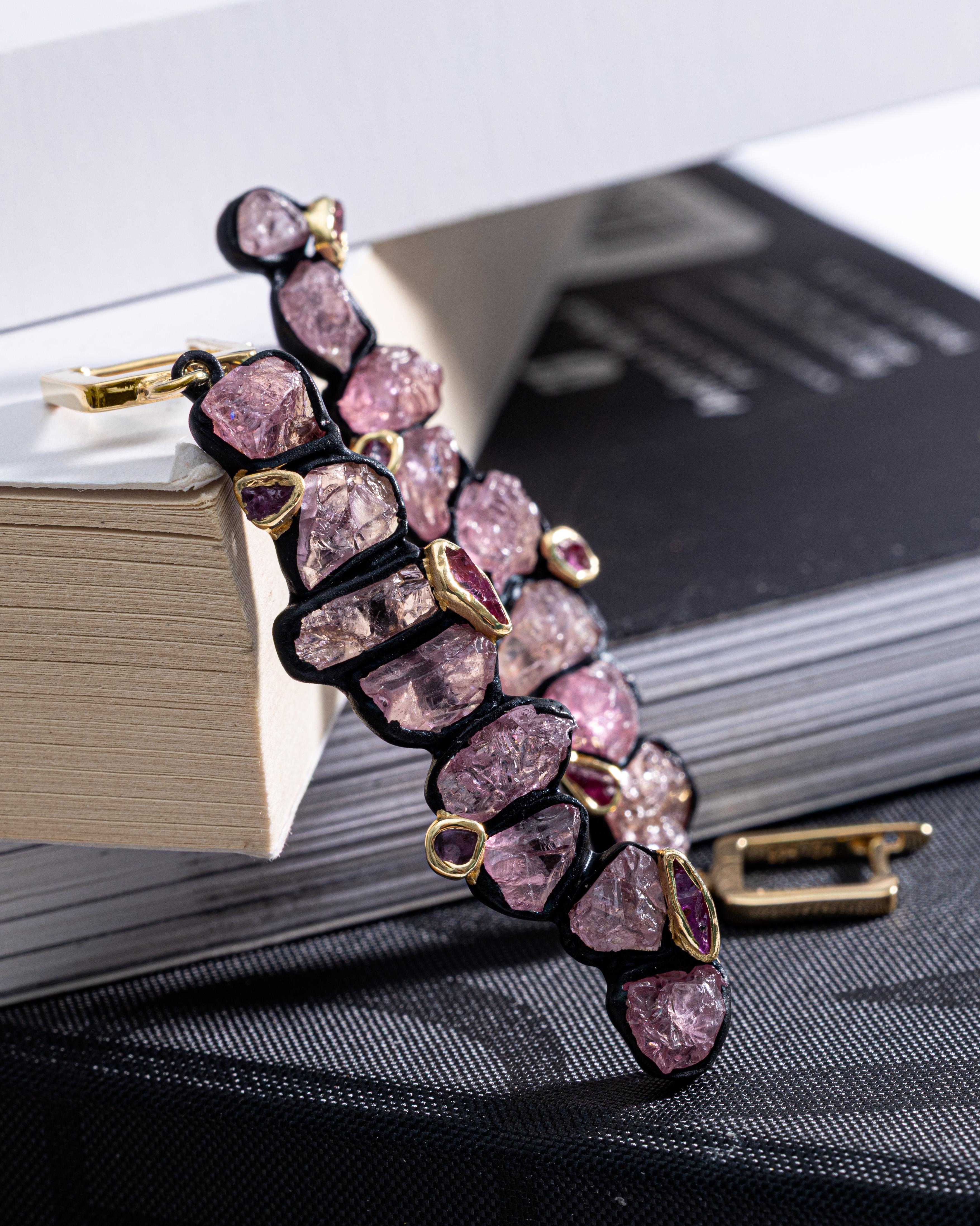 Taglio grezzo Orecchini artigianali in argento con zaffiro e rubino di German Kabirski Danae in vendita