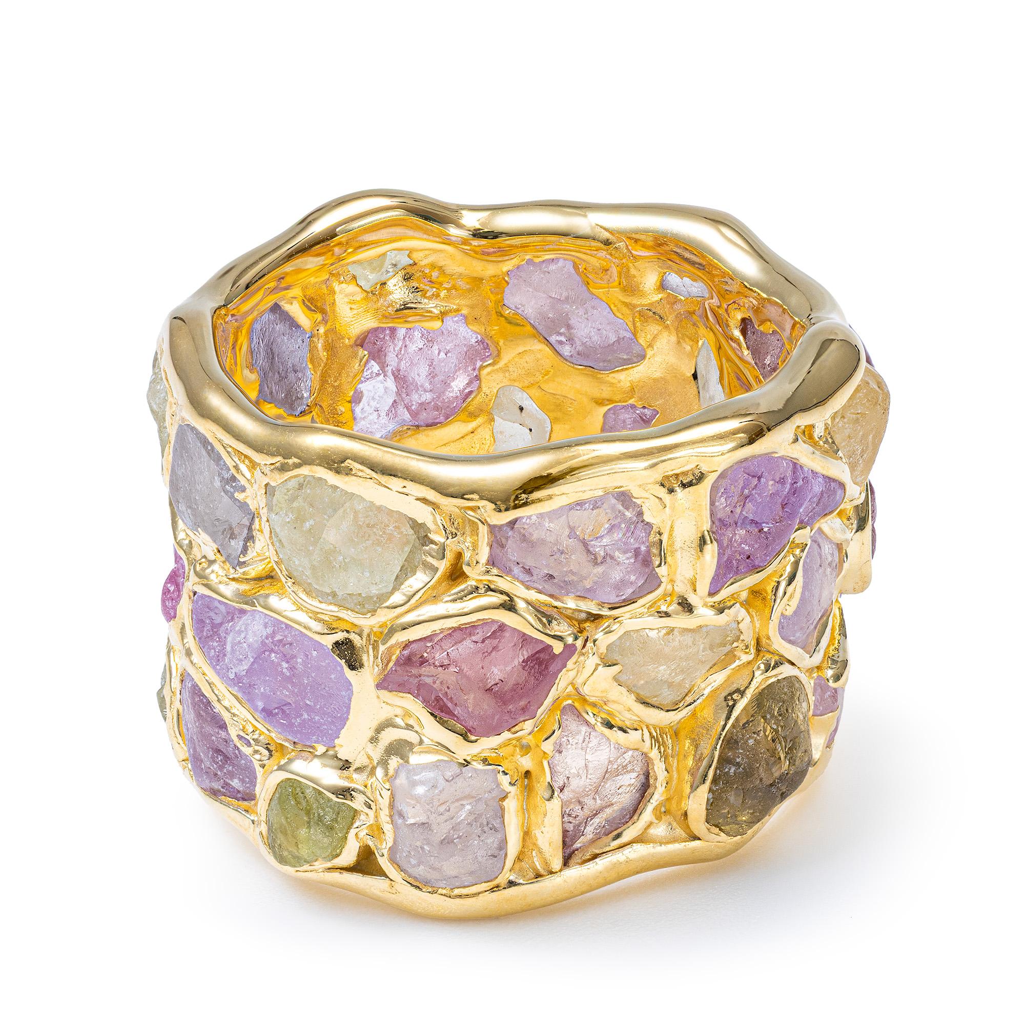 Contemporaneo Anello in argento placcato oro German Kabirski Elara in edizione limitata con zaffiri grezzi in vendita