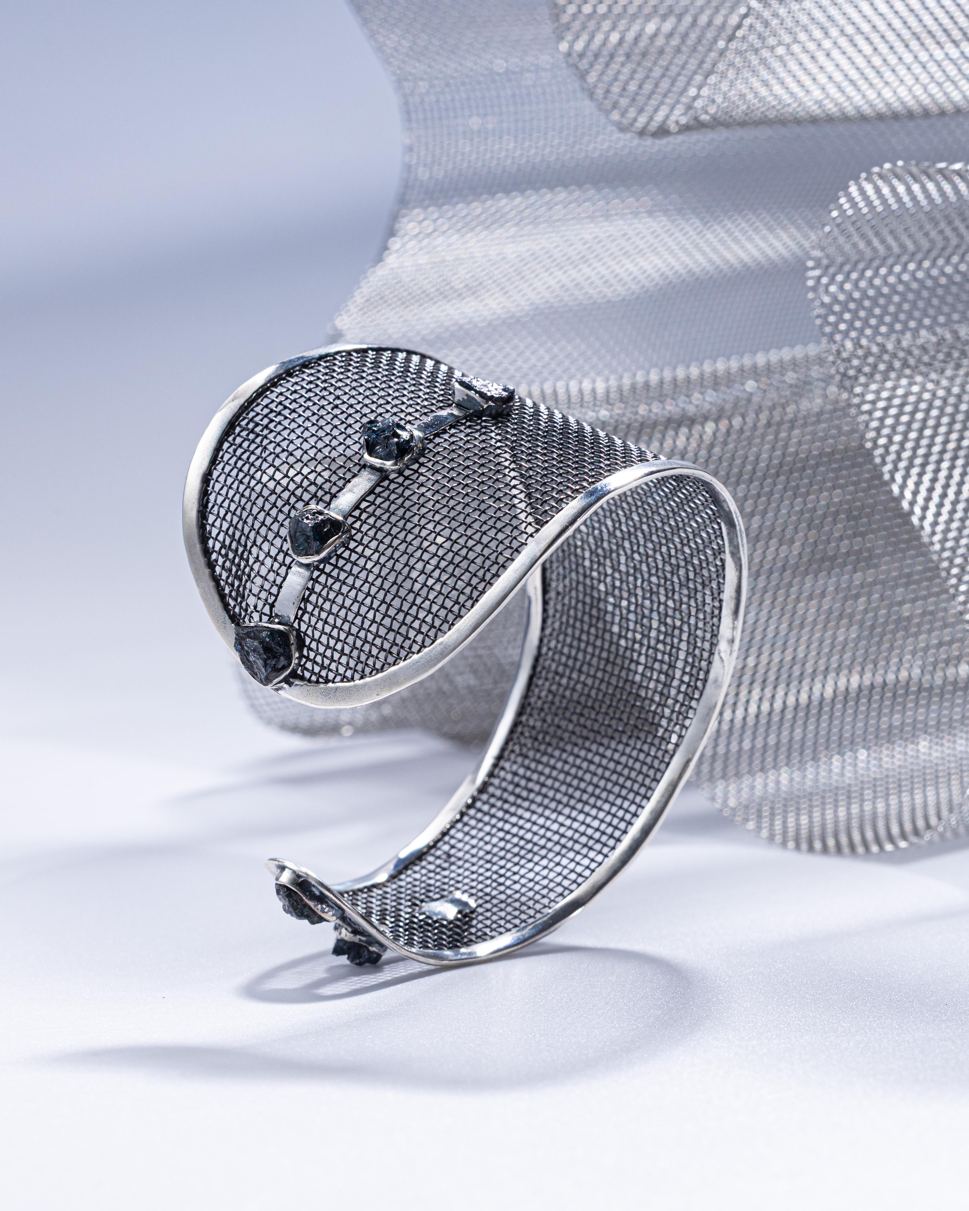 German Kabirski Espalier Silber & Titanium Mesh Armband mit rohem Saphir im Angebot 1