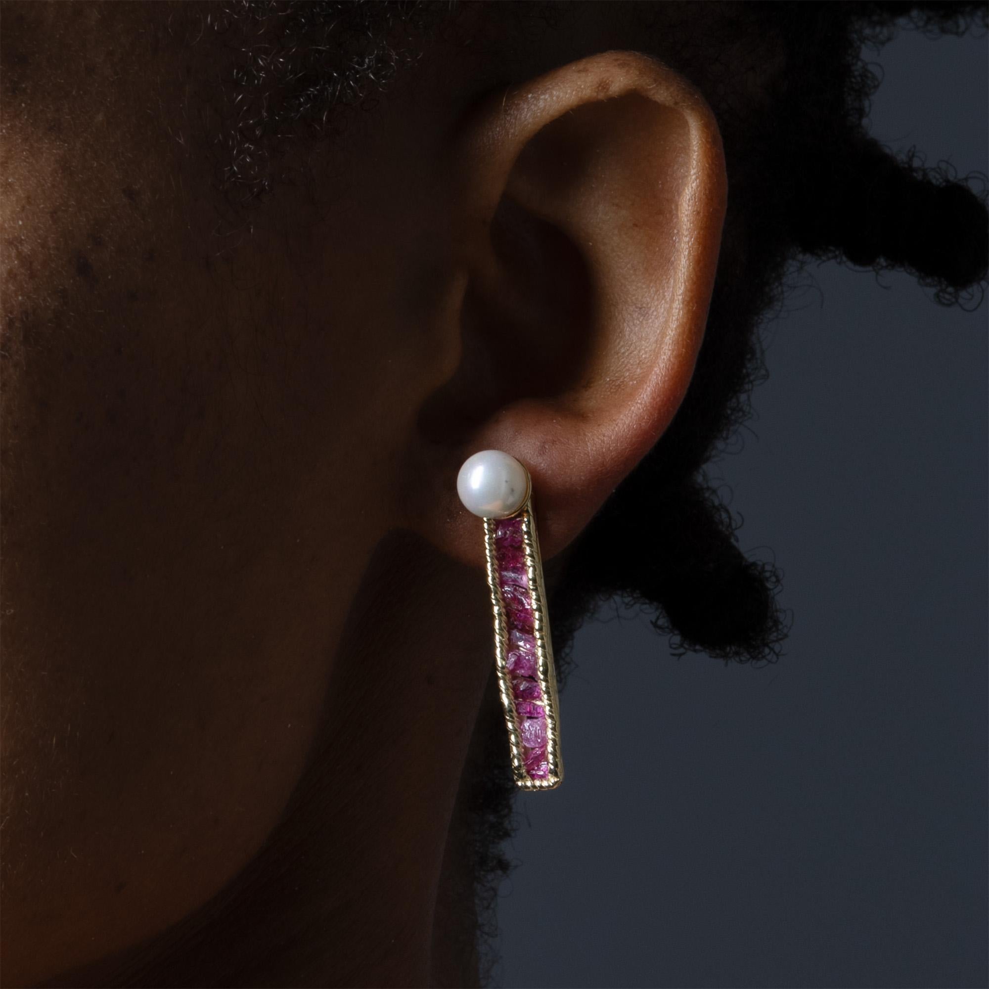 German Kabirski Esther Raw Ruby & White Cultured Pearl Asymmetric Earrings In New Condition For Sale In West Palm Beach, FL