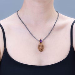 Deutscher Kabirski-Flora-Silberanhänger mit antiker Maskette und Amethyst im Fancy-Schliff