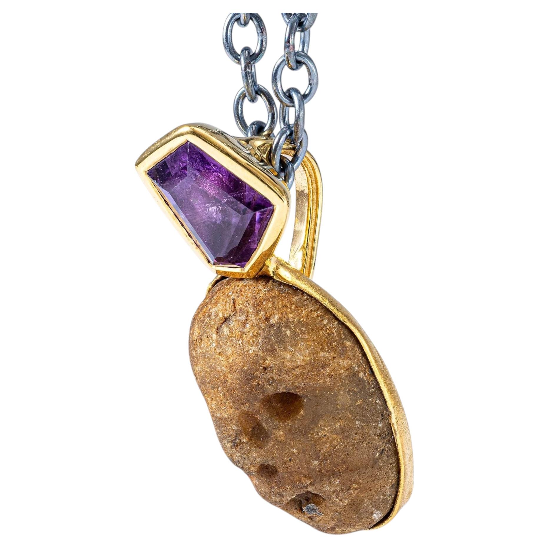 Deutscher Kabirski-Flora-Silberanhänger mit antiker Maskette und Amethyst im Fancy-Schliff im Angebot