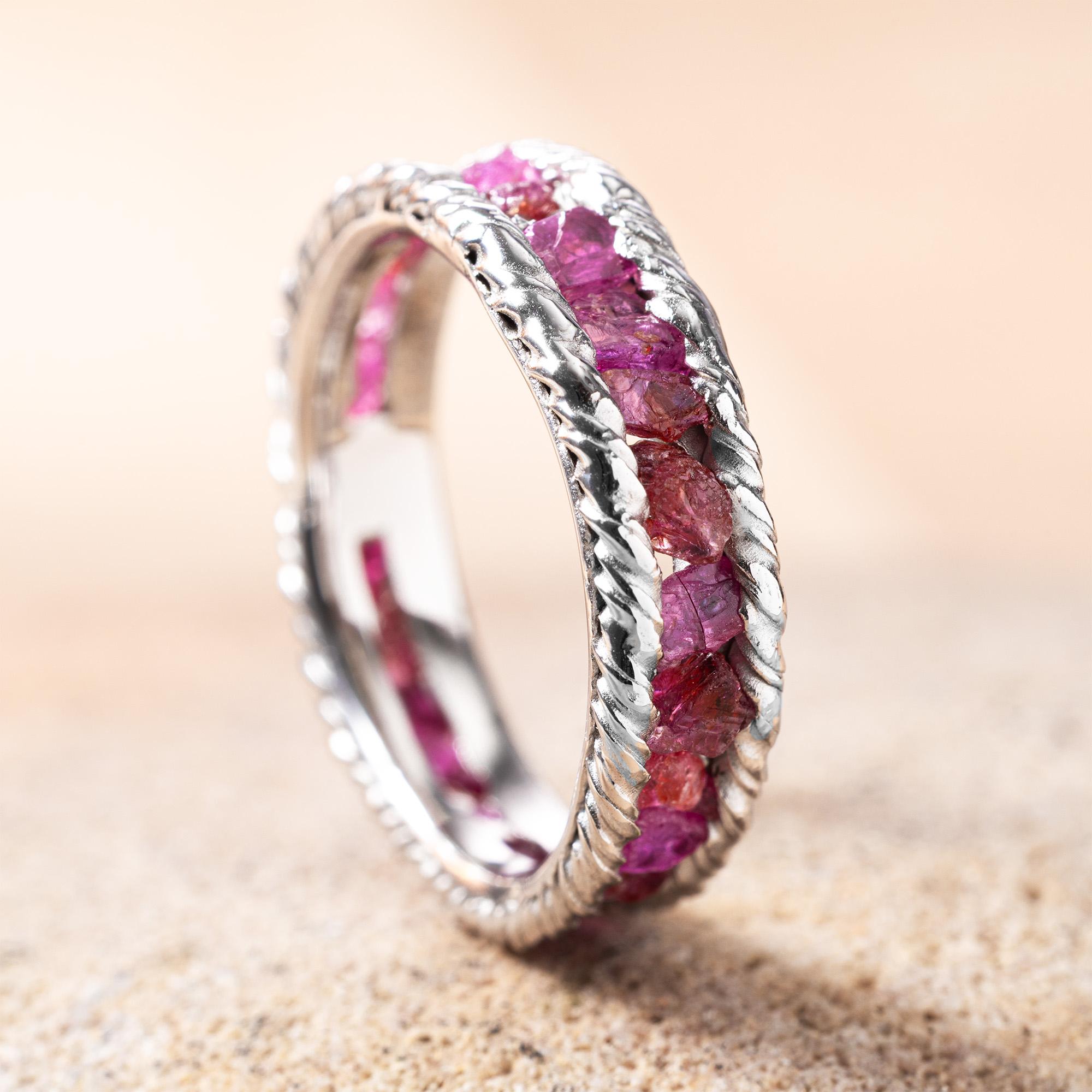 German Kabirski Gaiete Silber Ring mit natürlichem Roh-Rubin (Zeitgenössisch) im Angebot