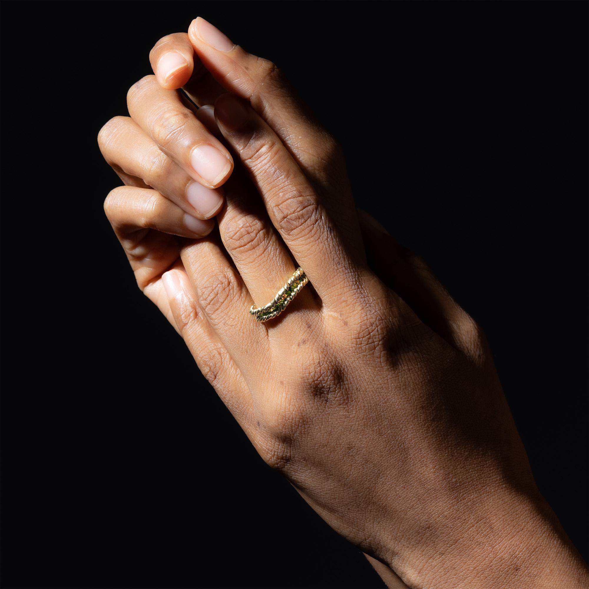 Contemporaneo Anello in argento German Kabirski Gaiete con granato di tsavorite grezzo in vendita