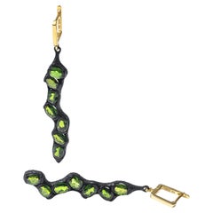 Orecchini asimmetrici in argento 925 di German Kabirski Haydn con diopside di cromo