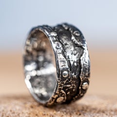 Anello con rivetto in argento 925 a struttura grezza German Kabirski Vexor Unisex