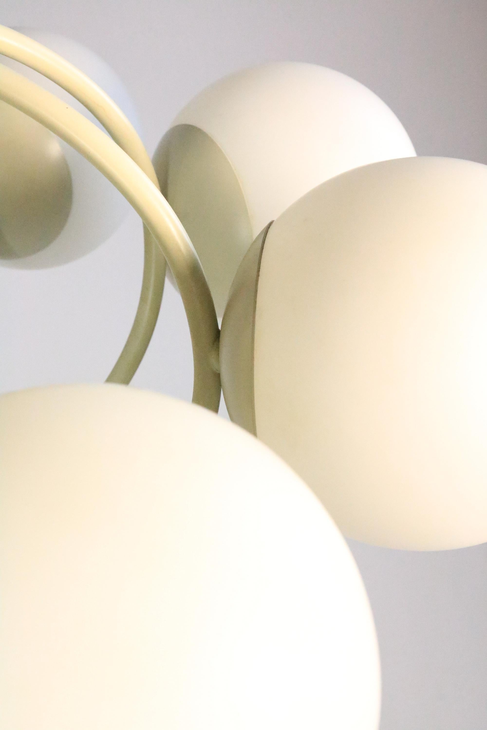 German KAISER Sputnik Chandelier, 8 x White Glass Balls, Original 1970s In Good Condition In Berlin, BE