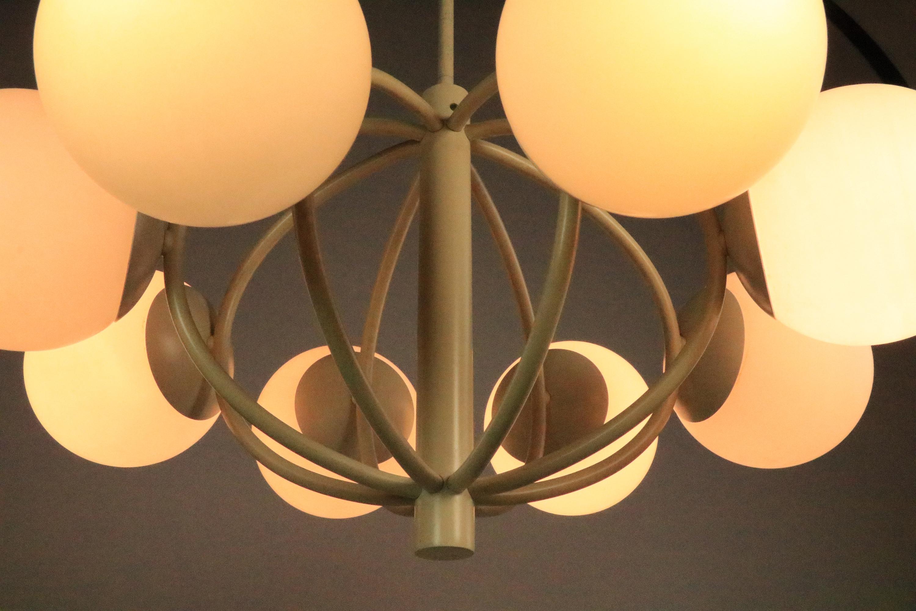 Late 20th Century German KAISER Sputnik Chandelier, 8 x White Glass Balls, Original 1970s
