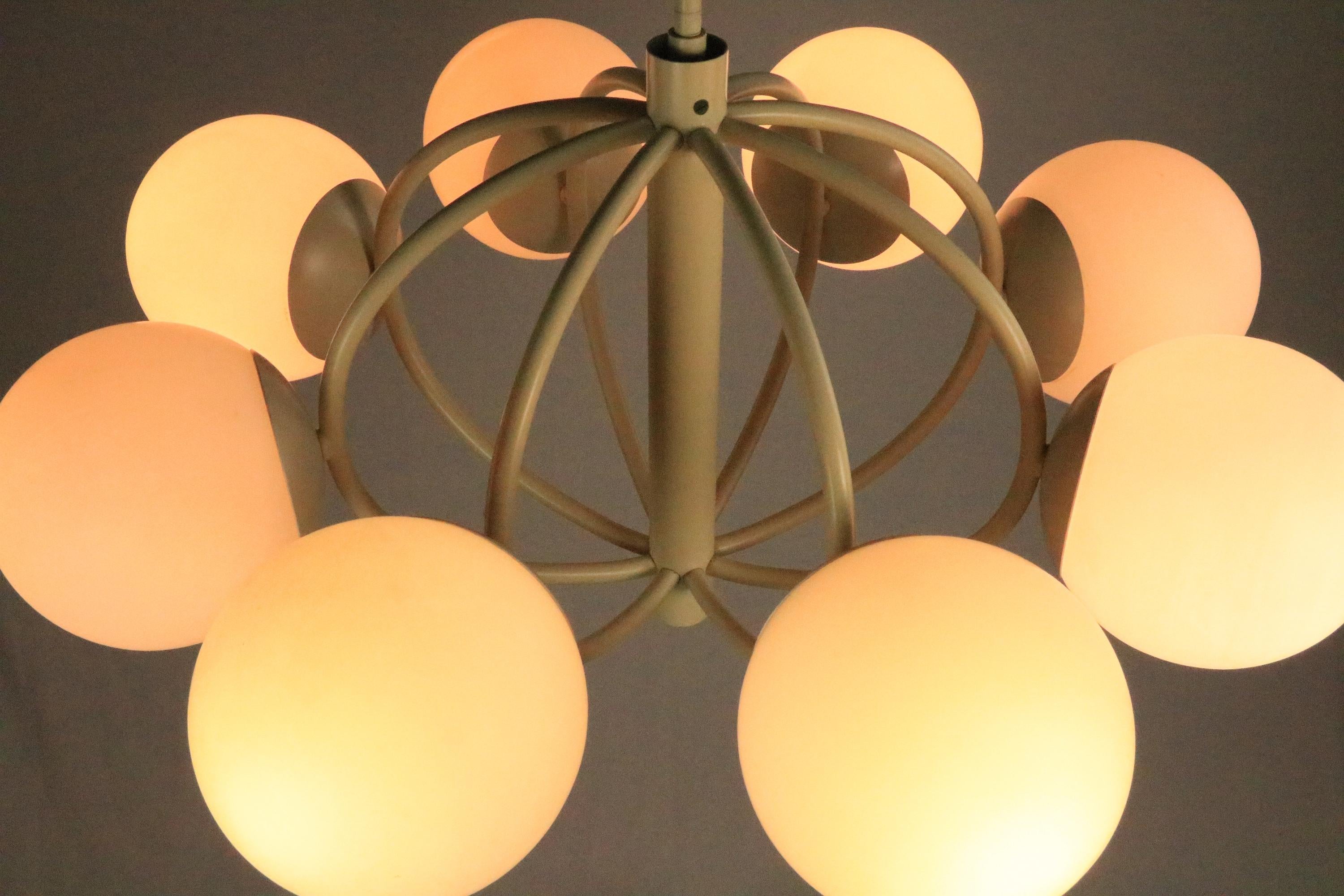 German KAISER Sputnik Chandelier, 8 x White Glass Balls, Original 1970s 1