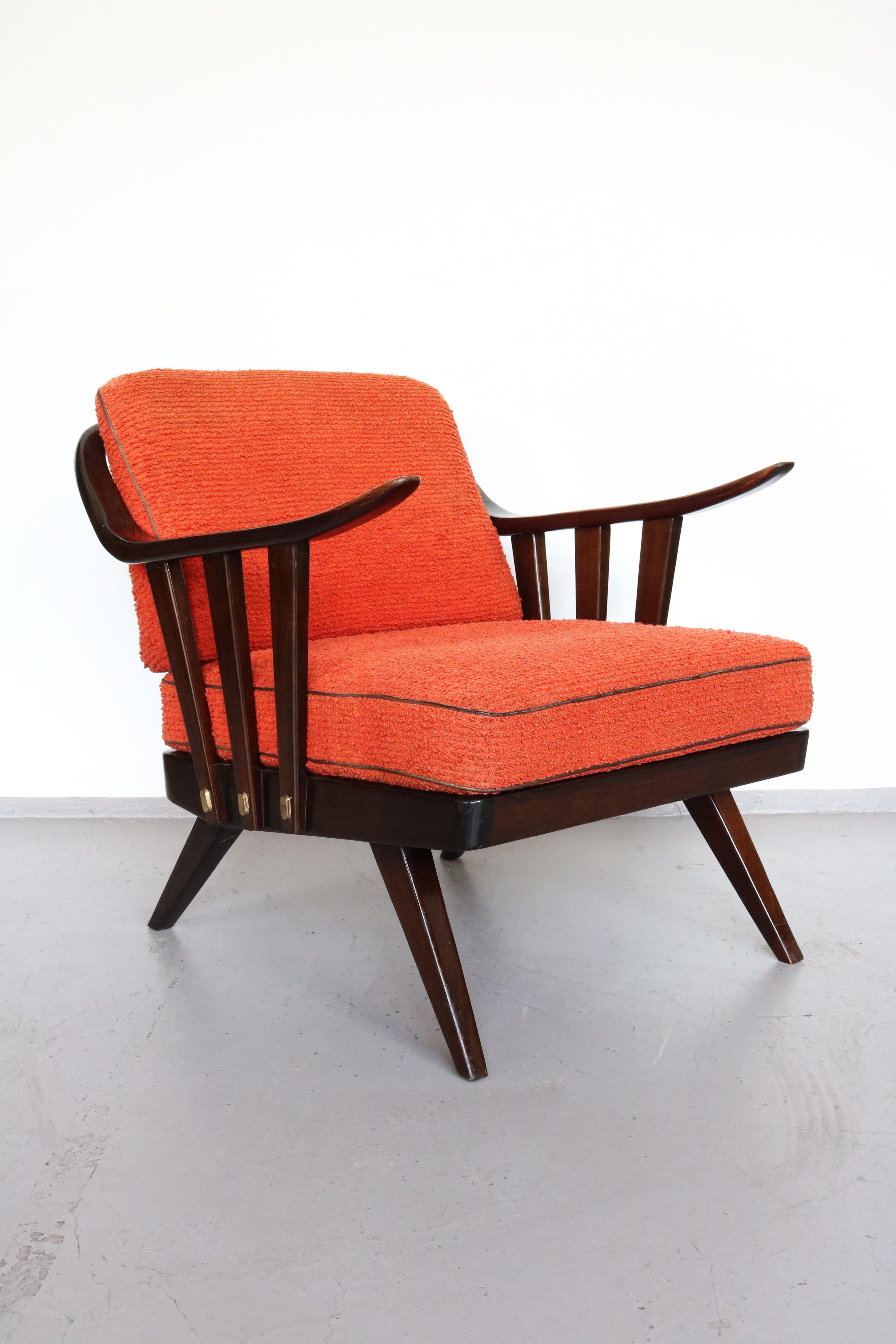 A rare and comfortable Knoll Antimott armchair in very good original condition.