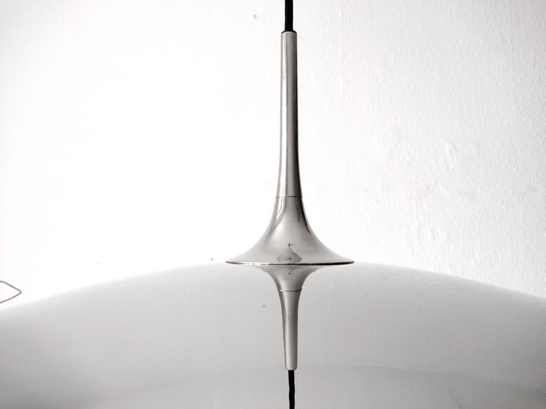 Laiton Grande lampe à suspension vintage allemande réglable à contrepoids par Florian Schulz