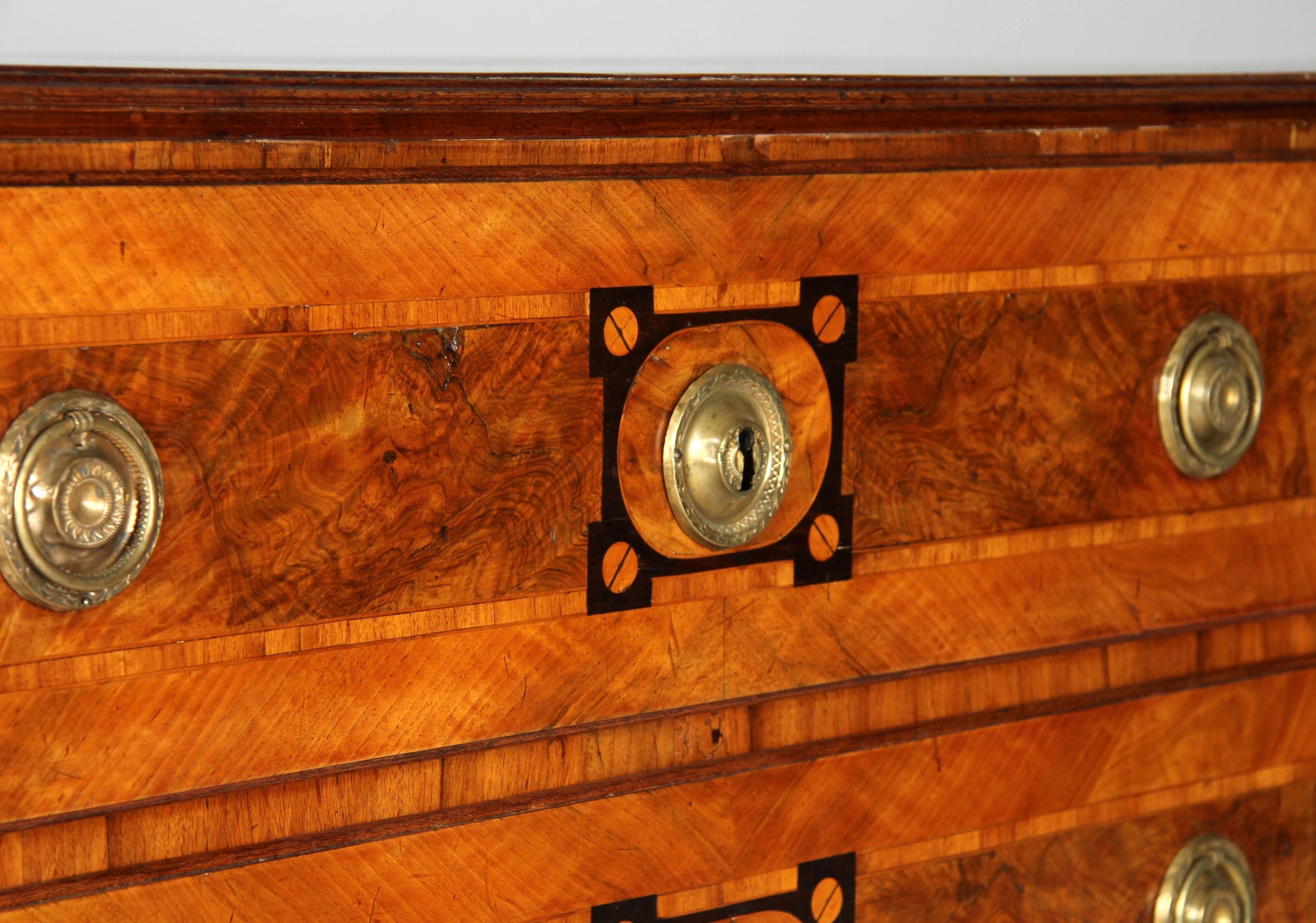 Cassettiera tedesca della fine del XVIII secolo, in noce, restaurata con patina in vendita 4