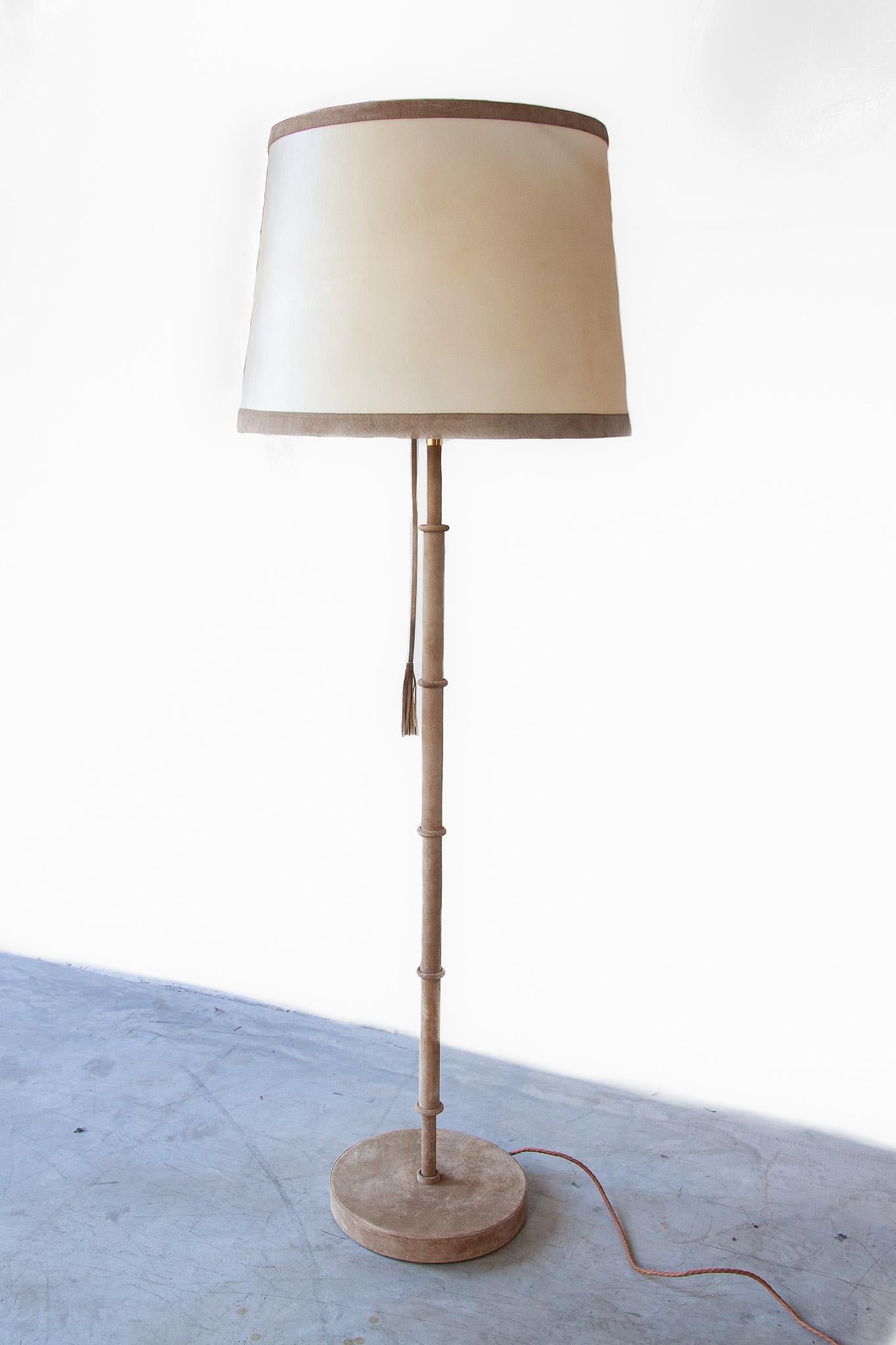 Mid-Century Modern Lampadaire en cuir allemand conçu par Charlotte Waver, années 1970 en vente