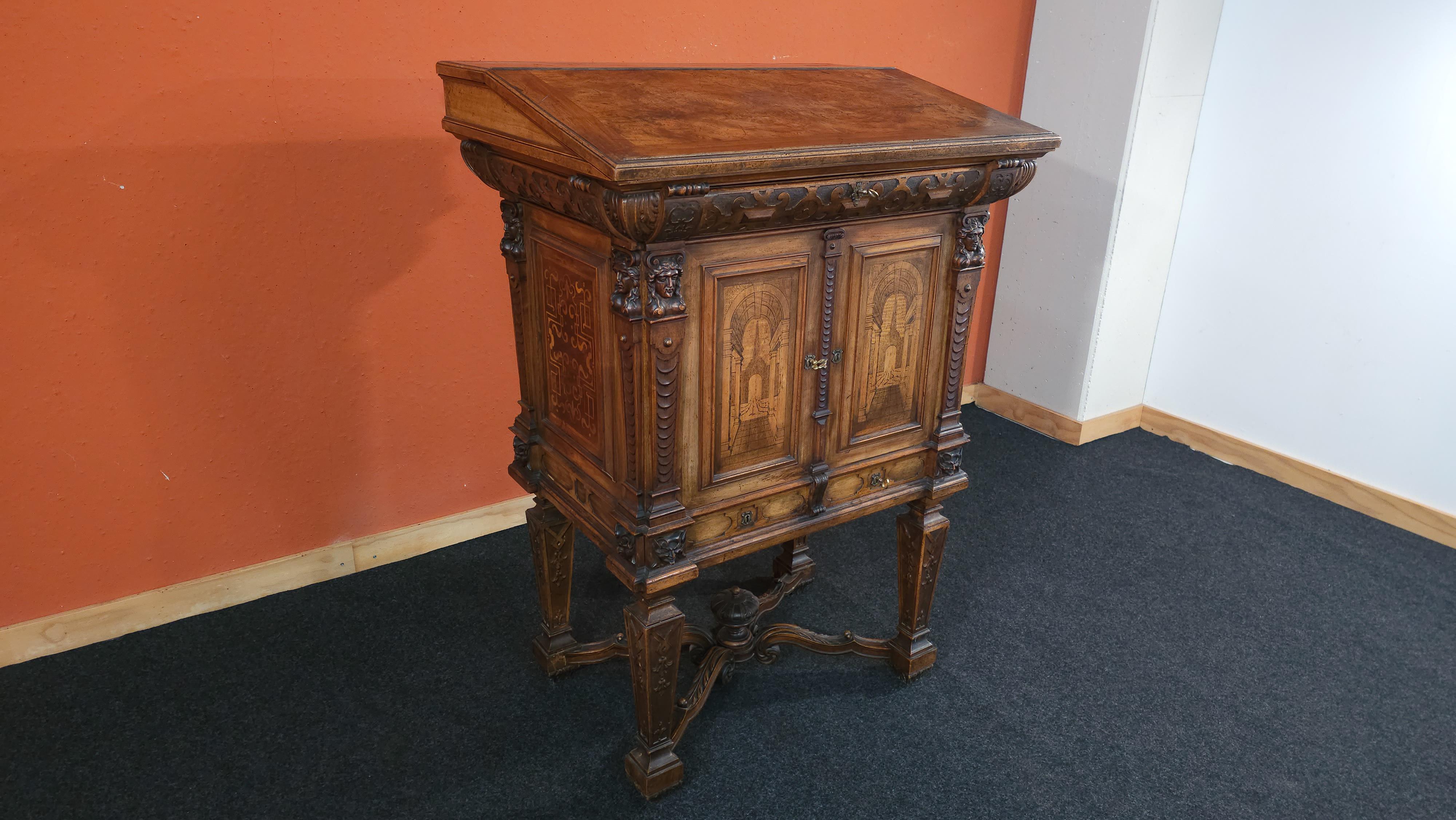 German Lectern Podium with Inlays, 1850 circa In Good Condition For Sale In Traversetolo, IT