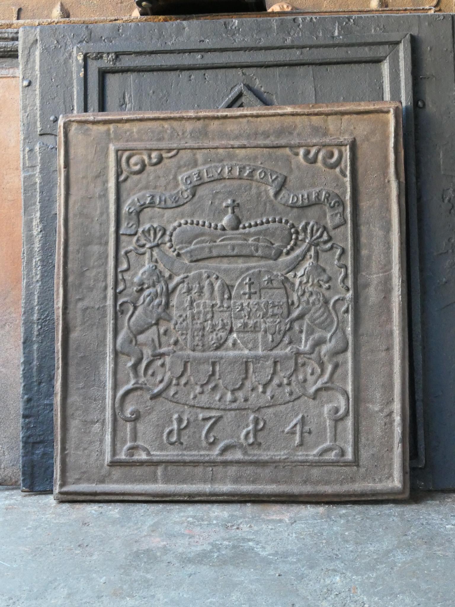 Beautiful German Louis XIV style fireback with an unknown coat of arms. 

The fireback is made of cast iron and has a brown patina. Upon request it can be made black / pewter with stove polish at no extra cost. 

It is in a good condition and can be