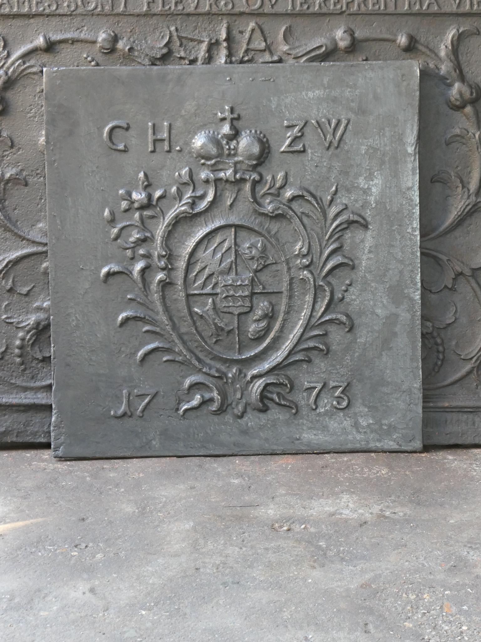 20th century German Louis XIV style fireback with a Coat of Arms.

The fireback is made of cast iron and has a black / pewter patina. It is in a good condition, no cracks.