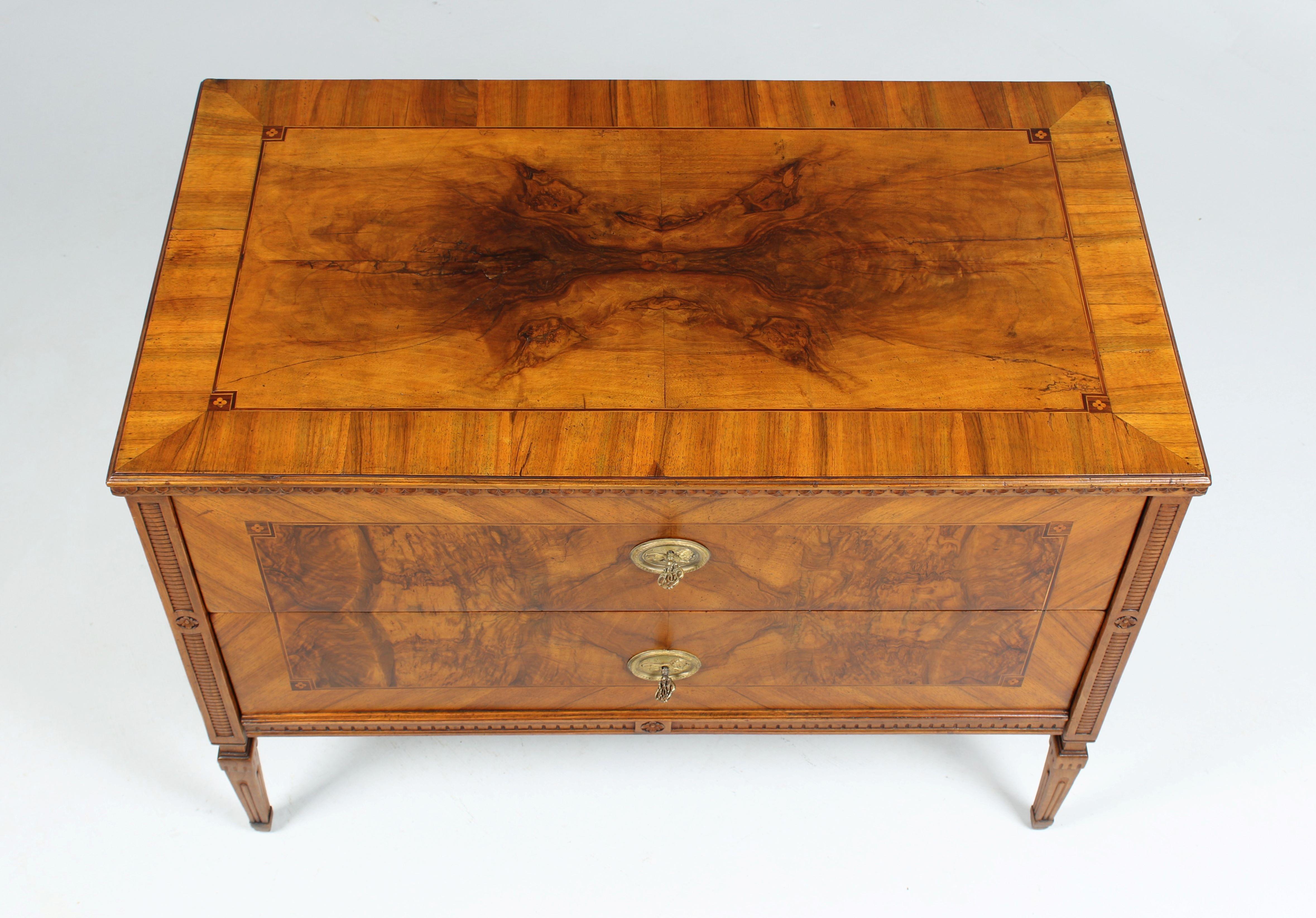 German Louis XVI Chest Of Drawers with Carvings and Marquetry, circa 1780 For Sale 1
