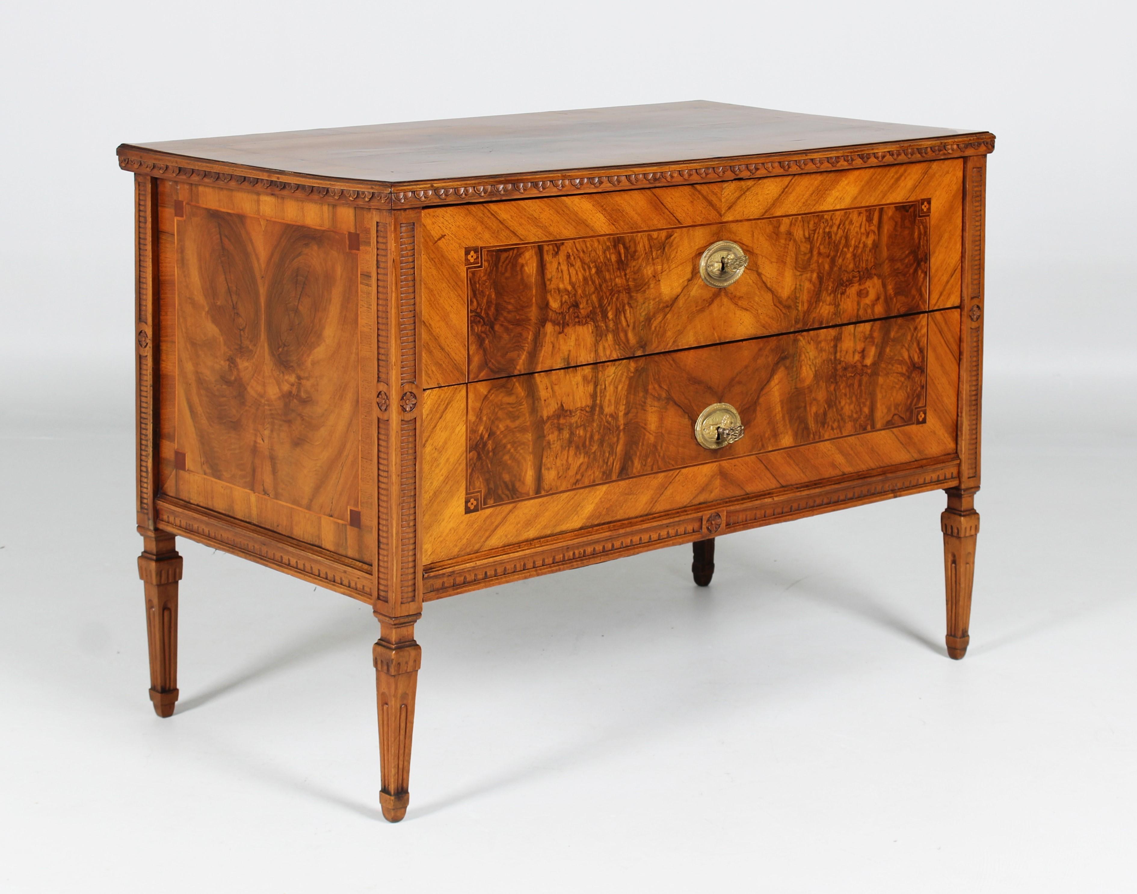 German Louis XVI Chest Of Drawers with Carvings and Marquetry, circa 1780 For Sale 2