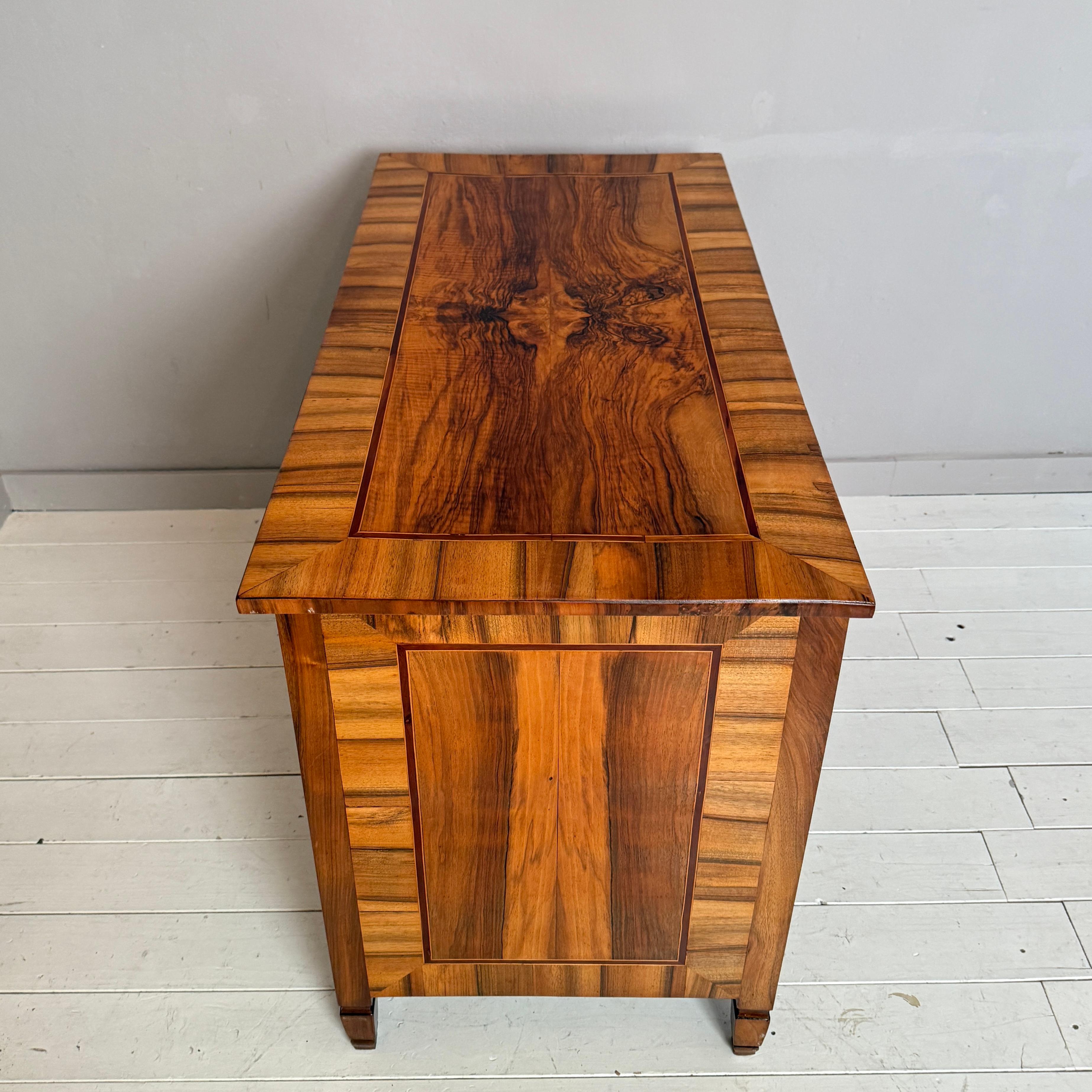 German Louis XVI Walnut Commode with Geometric Inlays, Circa 1780 For Sale 4