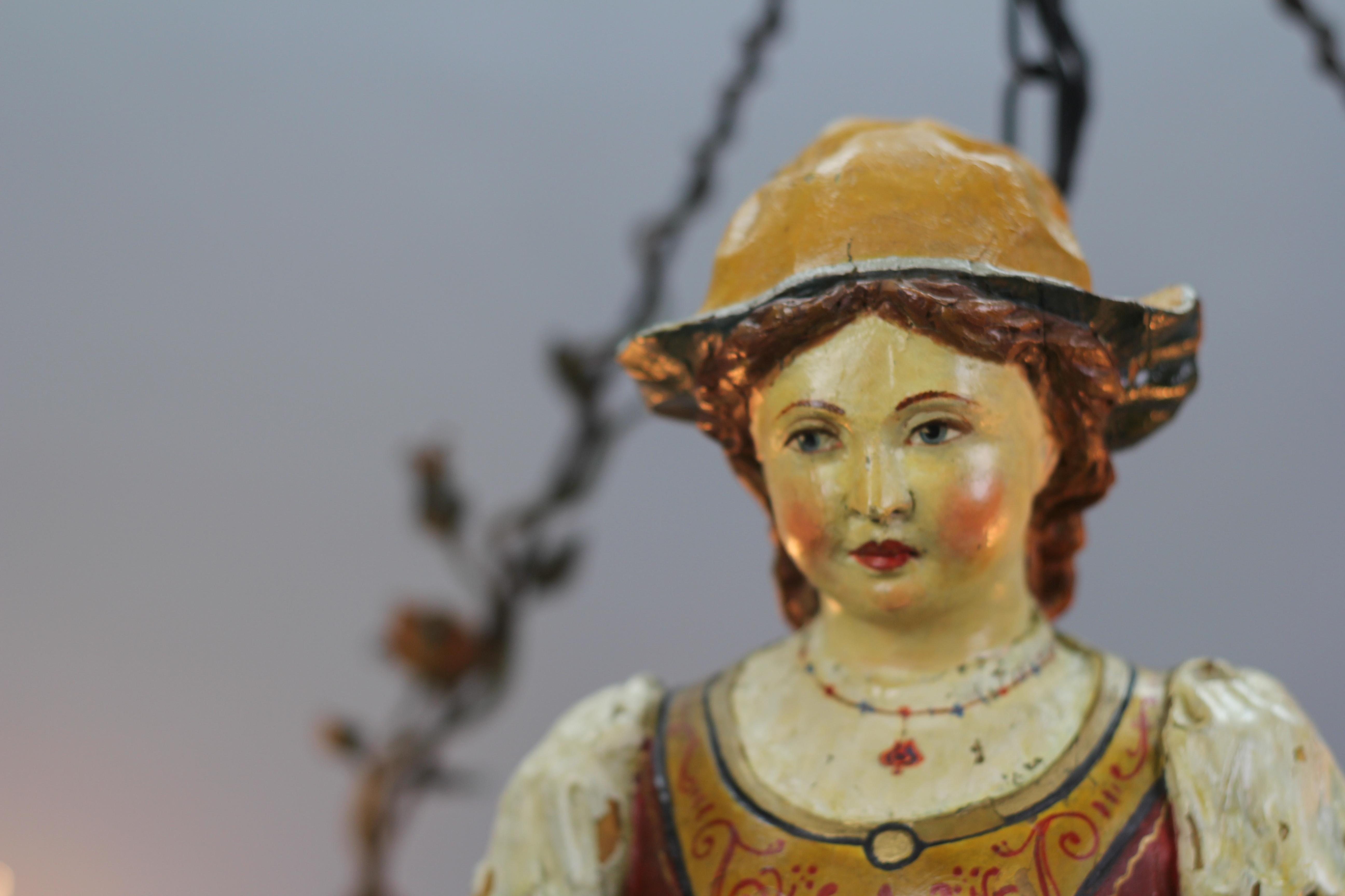 Allemand Lustre allemand Lusterweibchen à quatre lumières w. Figurine de sirène sculptée et bois de cerf en vente