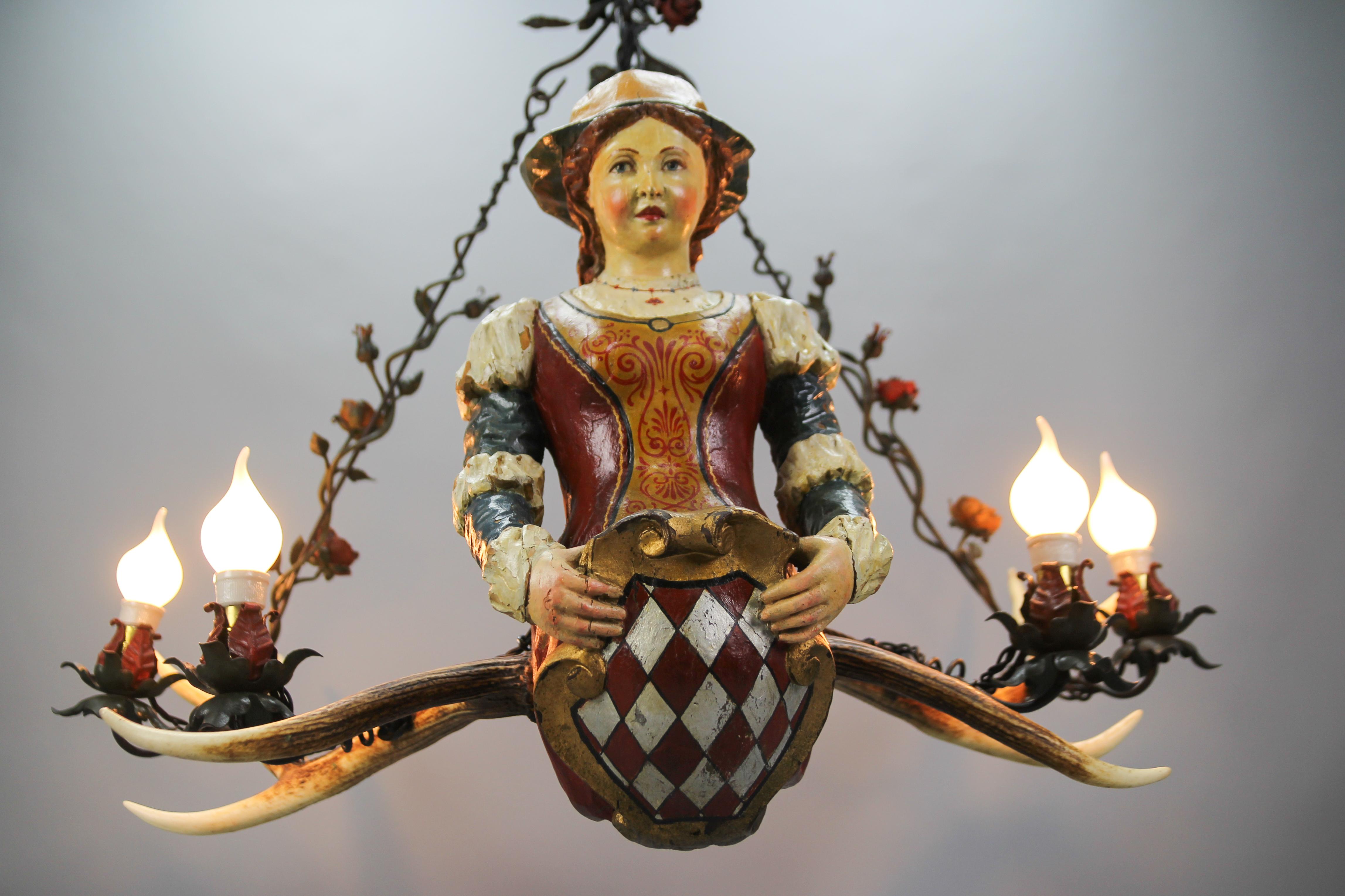 German Lusterweibchen Four-Light Chandelier w. Carved Mermaid Figure and Antlers In Good Condition For Sale In Barntrup, DE