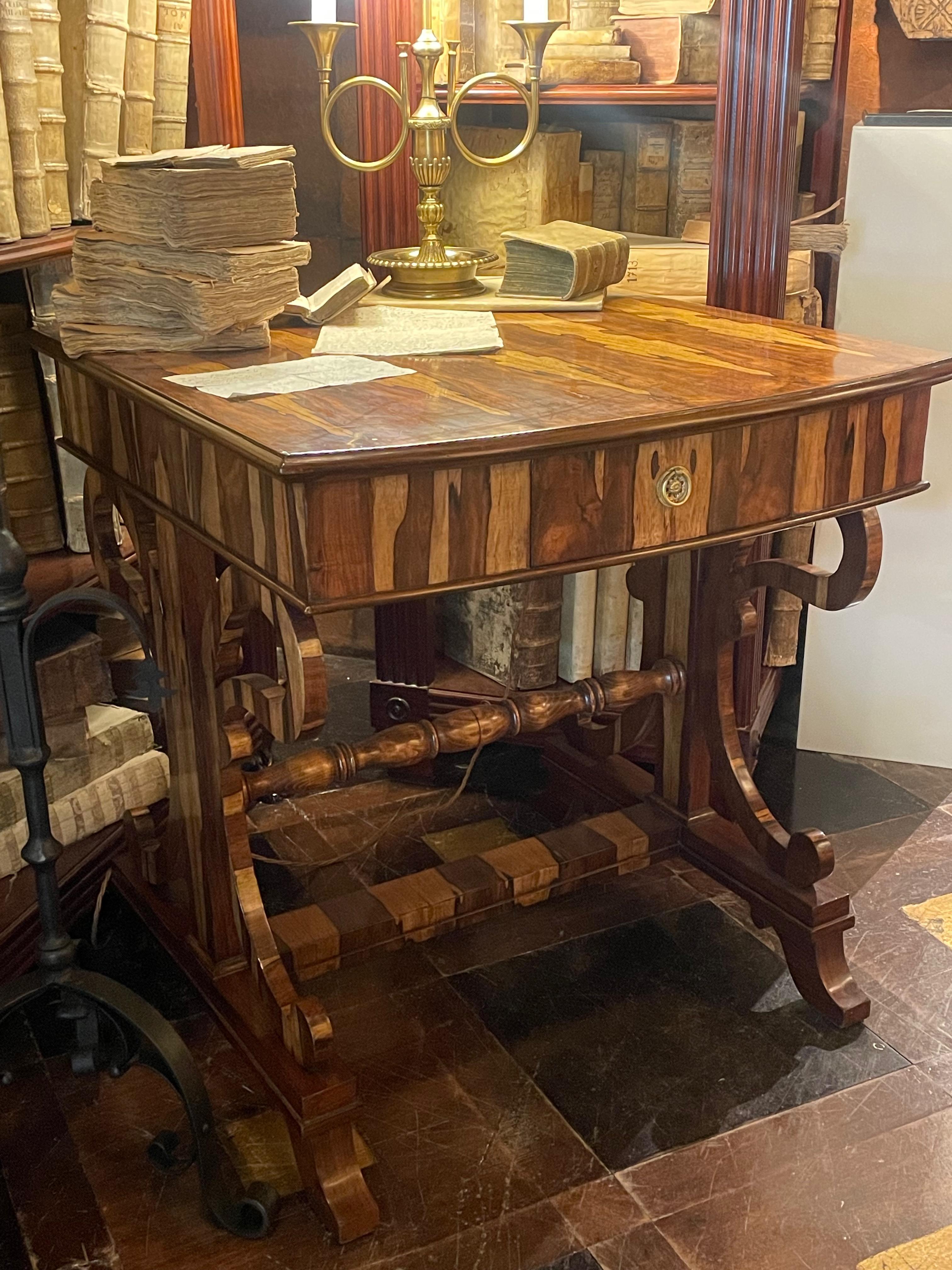 An elegant Biedermeier writing desk, in Macassar with a polished finish, highlighting the contrasting streaks of dark and light wood, a characteristic of this type of sought after ebony. 
This 1840's, likely German, writing desk with a single