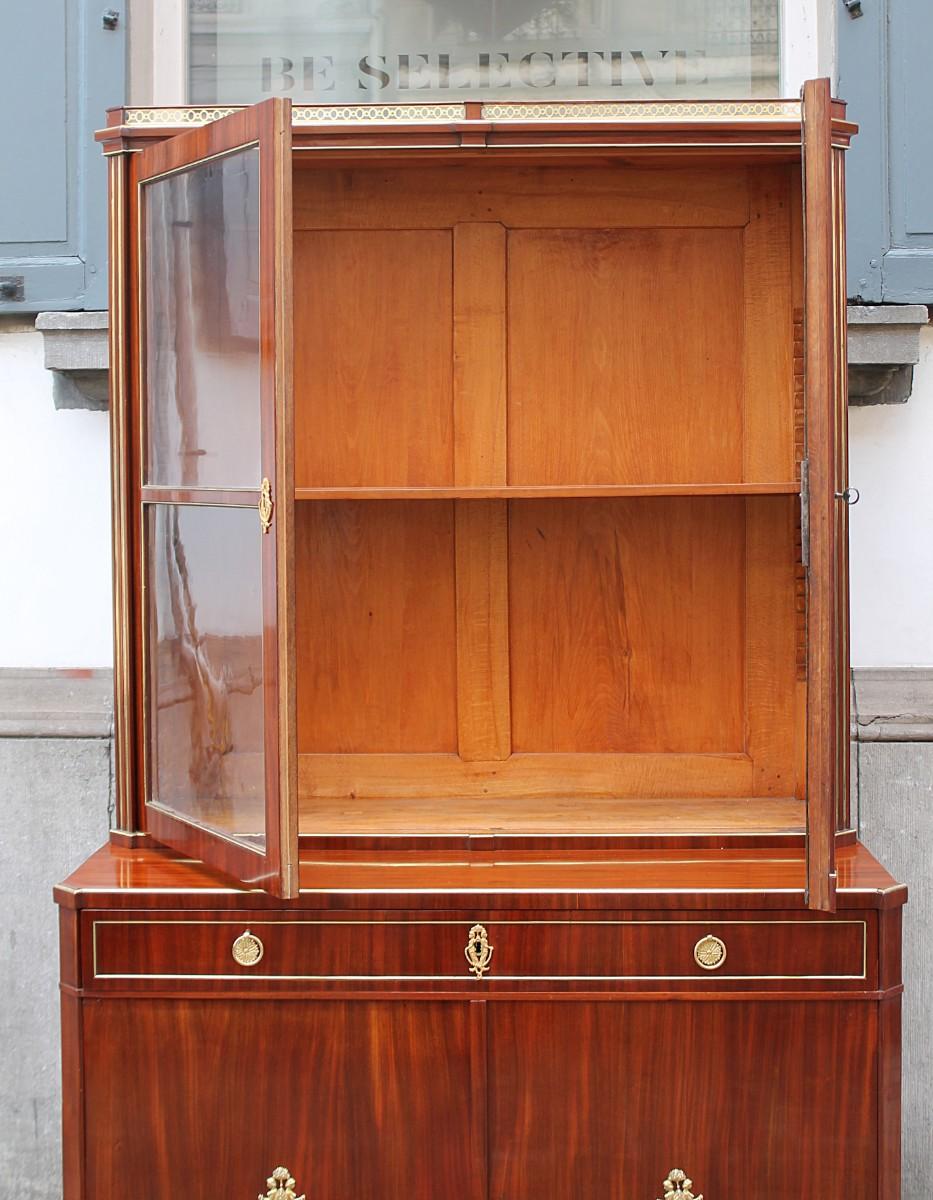 German mahogany display cabinet, 19th century.