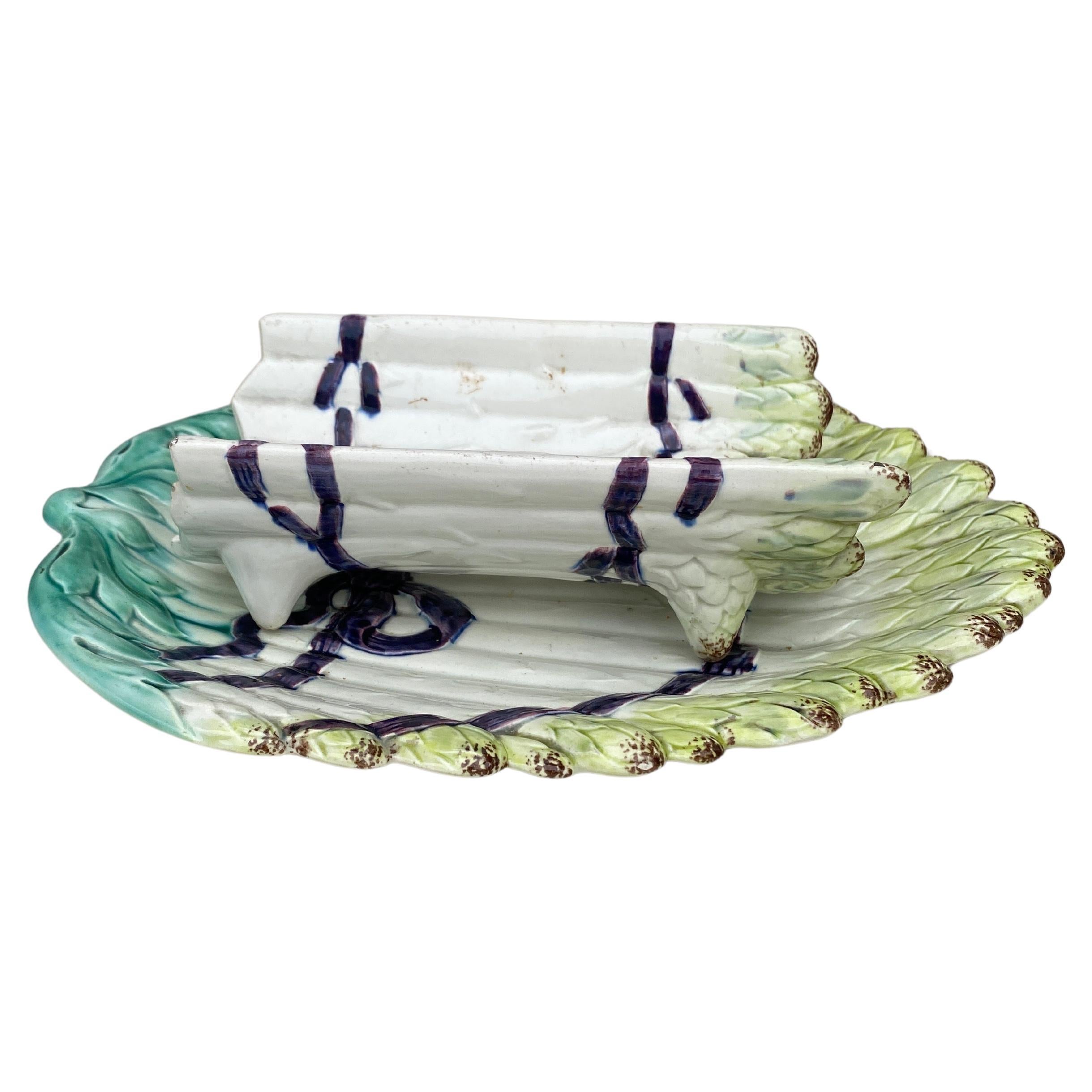 Plato de espárragos de mayólica alemana circa 1900