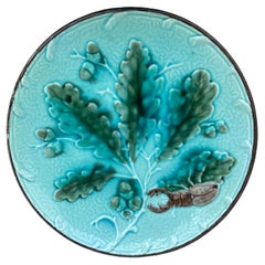 Piatto in maiolica tedesco con scarabeo e foglie di Oak, circa 1890