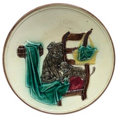 Plaque murale allemande en majolique représentant un chat, vers 1900
