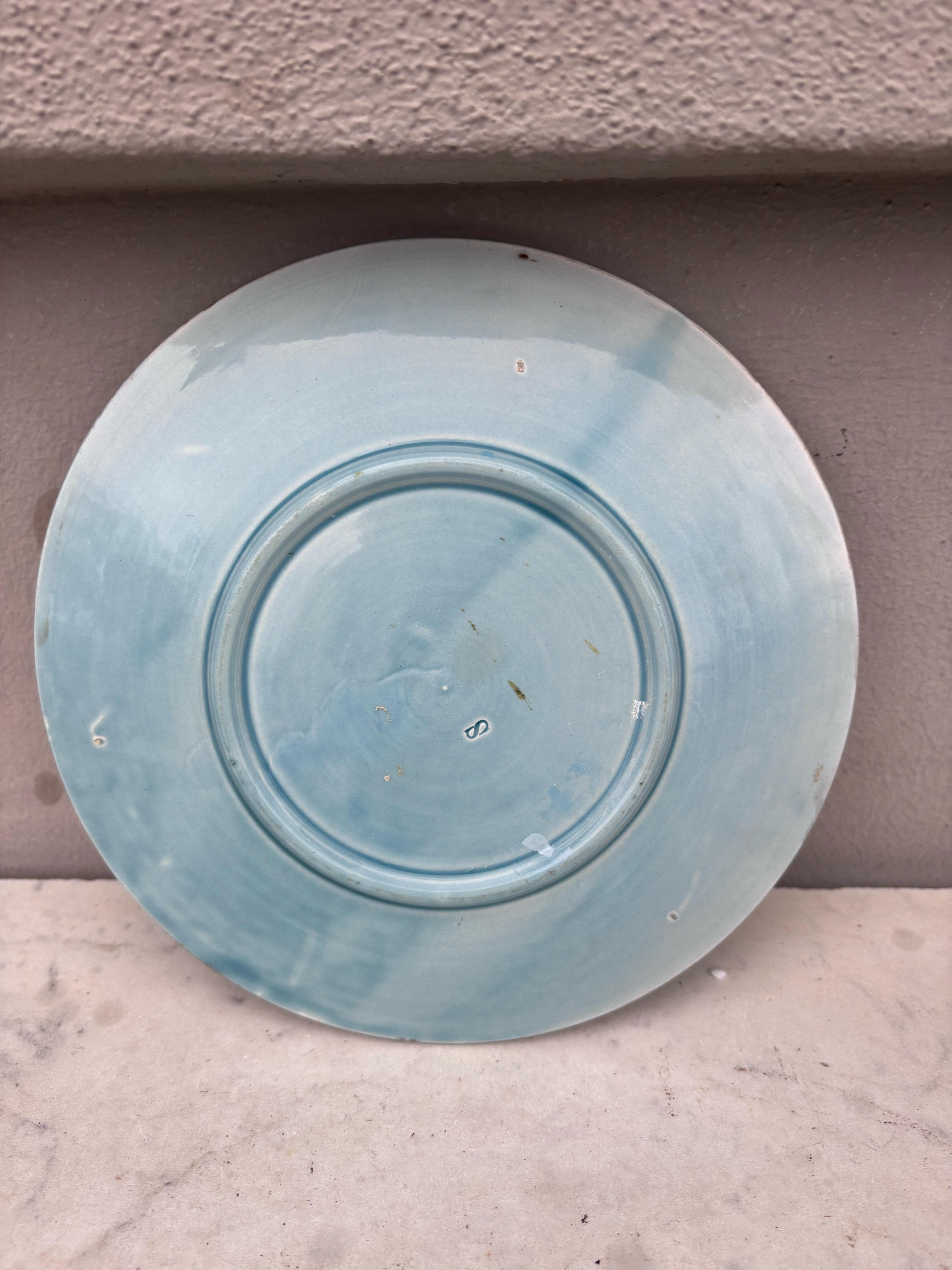 Plato de flores de mayólica alemana, circa 1900 Alemán