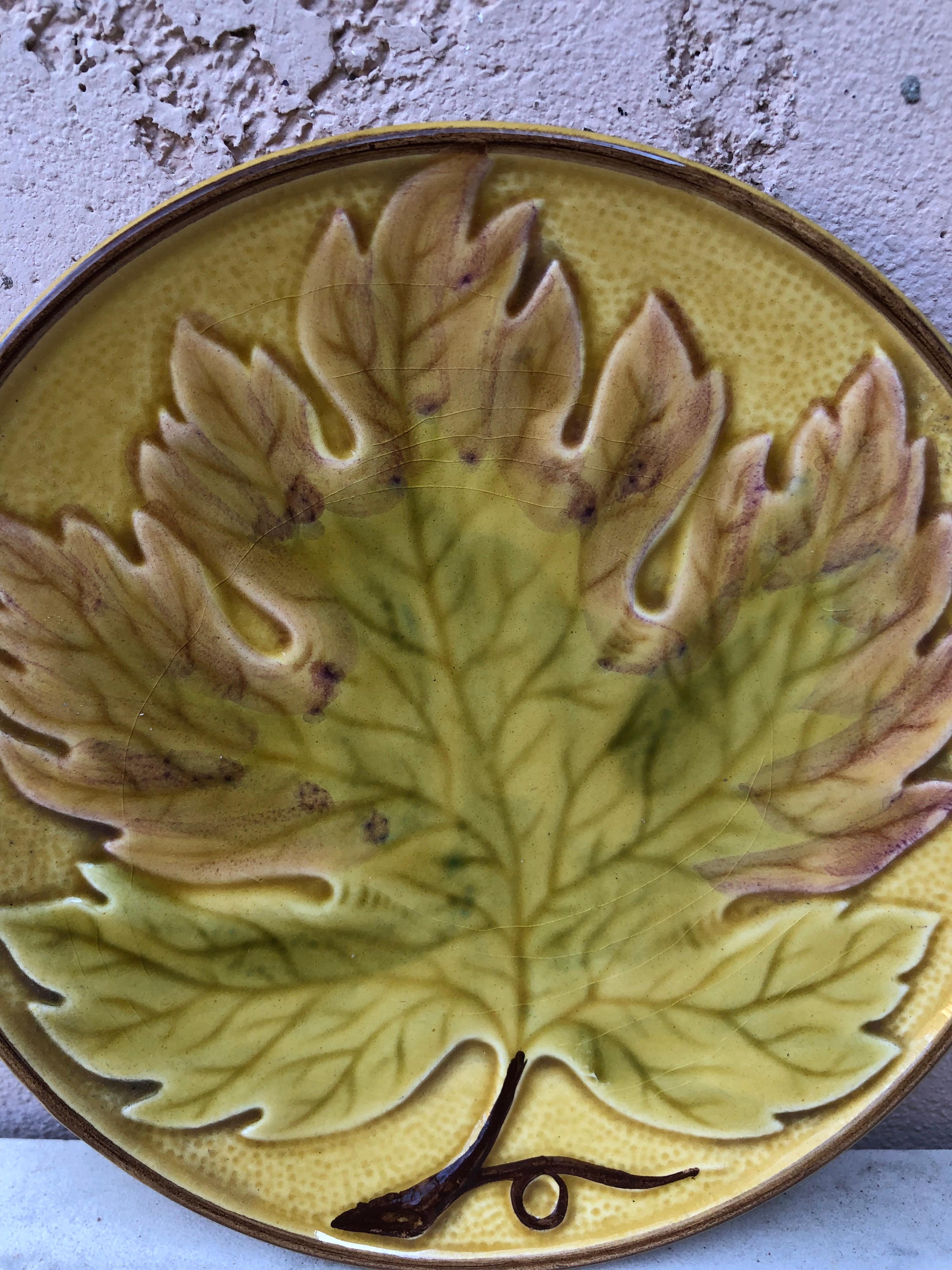 Small German Majolica leaf plate, circa 1900.