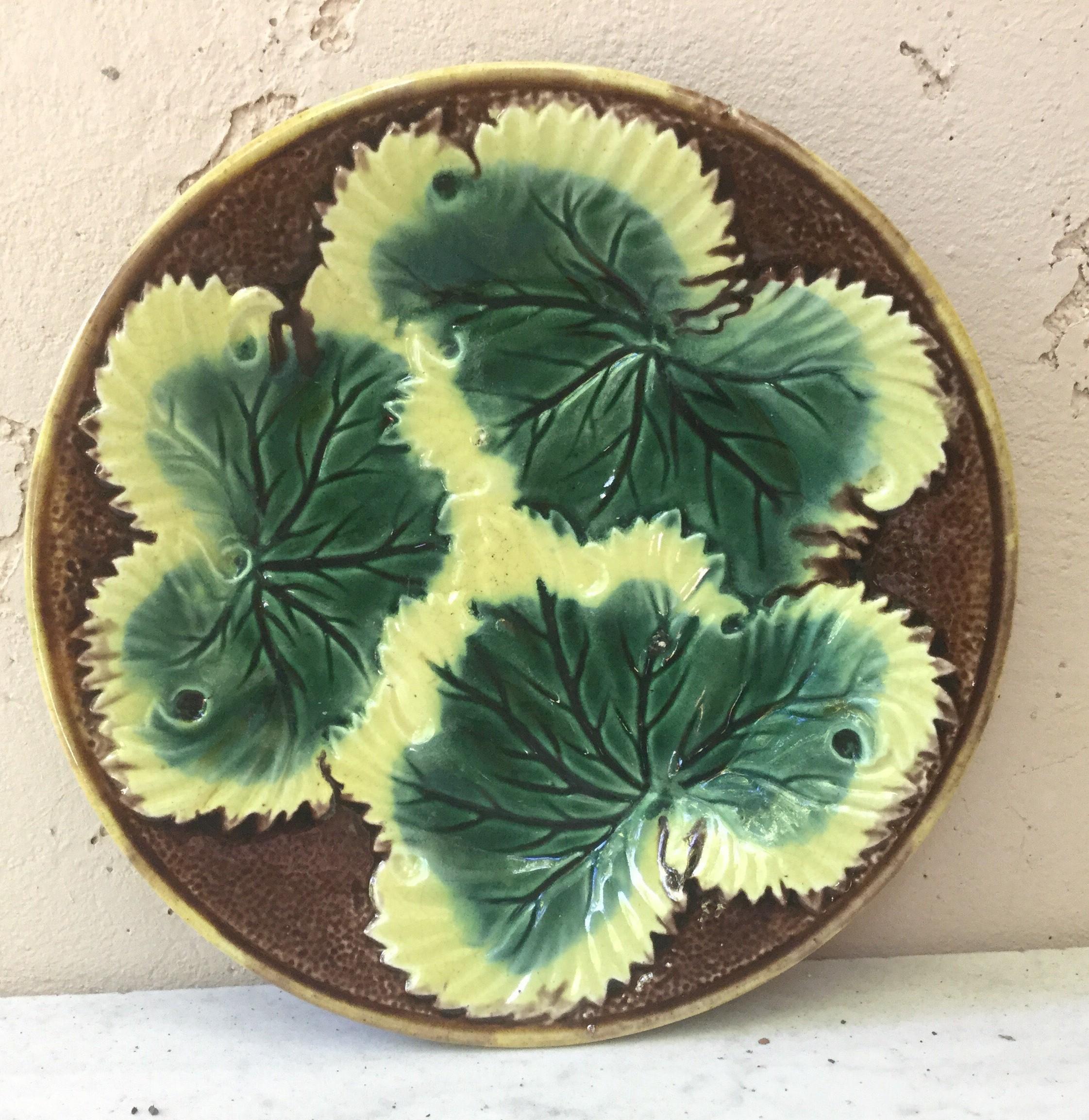 Early 20th Century German Majolica Leaf Plate, Circa 1900 For Sale