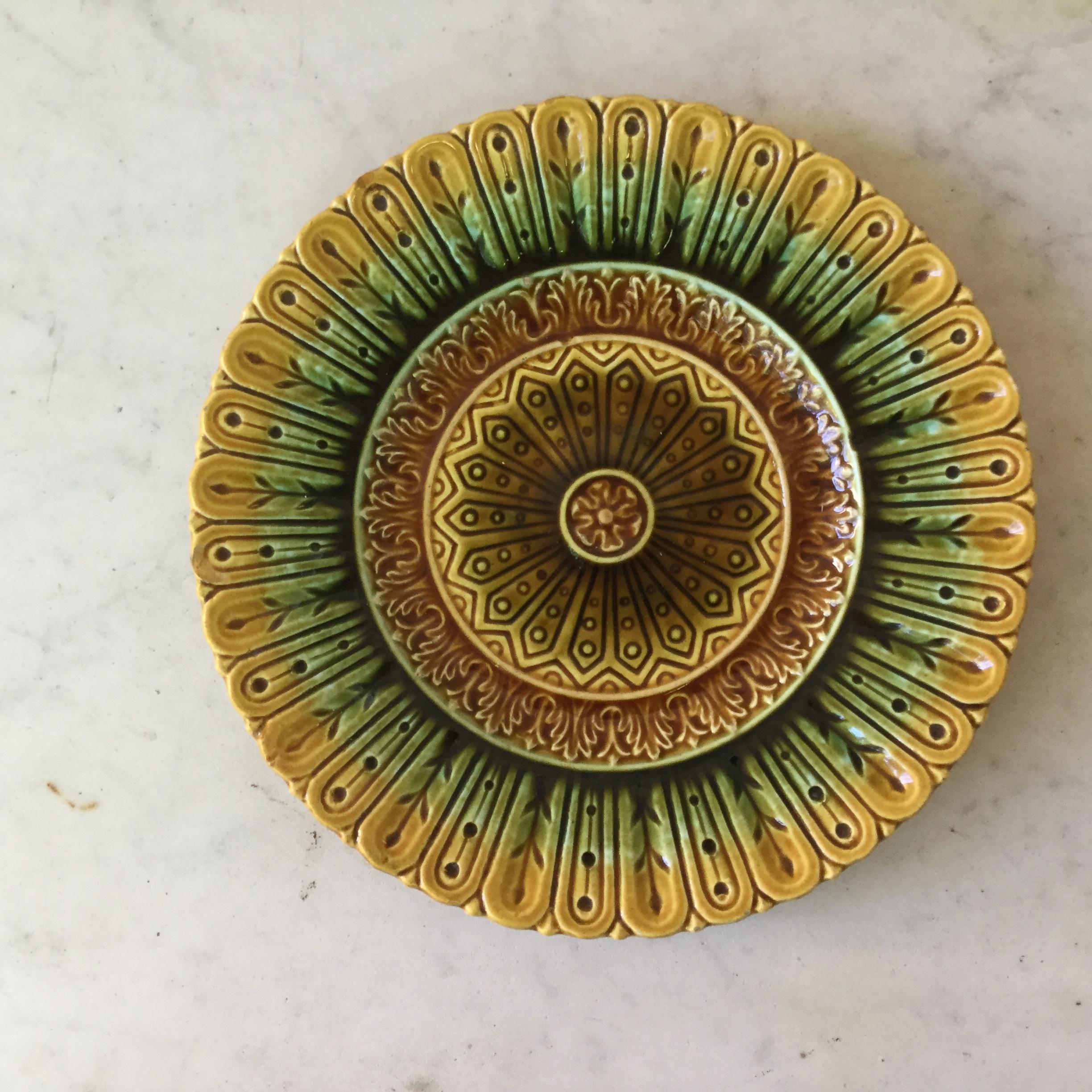 German Majolica Leaf Plate, circa 1900 1