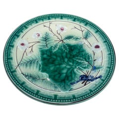 Deutscher Majolika-Teller mit Blättern und Farnen, CIRCA 1890