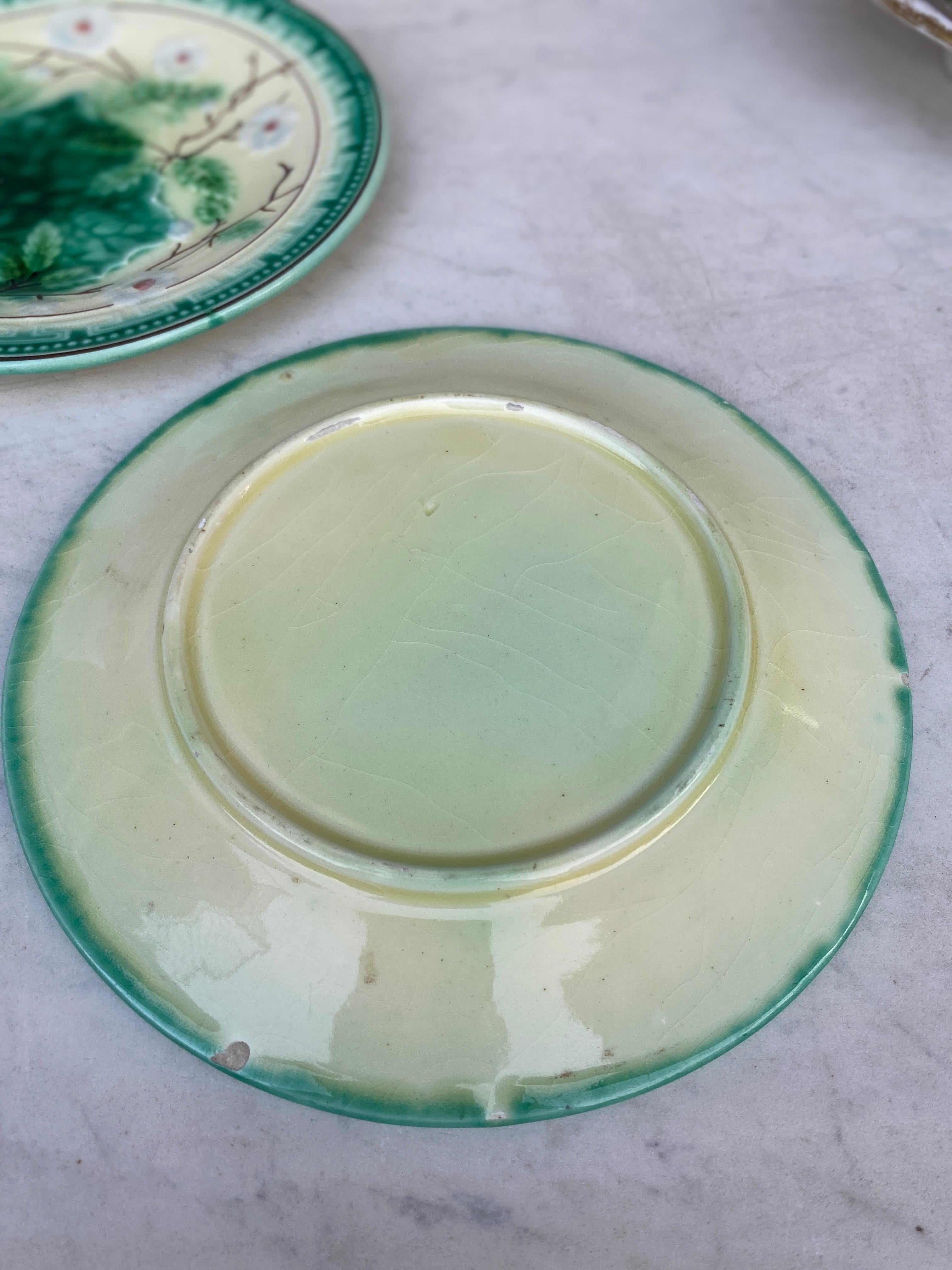 German Majolica Leaves Plate, circa 1890 In Good Condition For Sale In Austin, TX