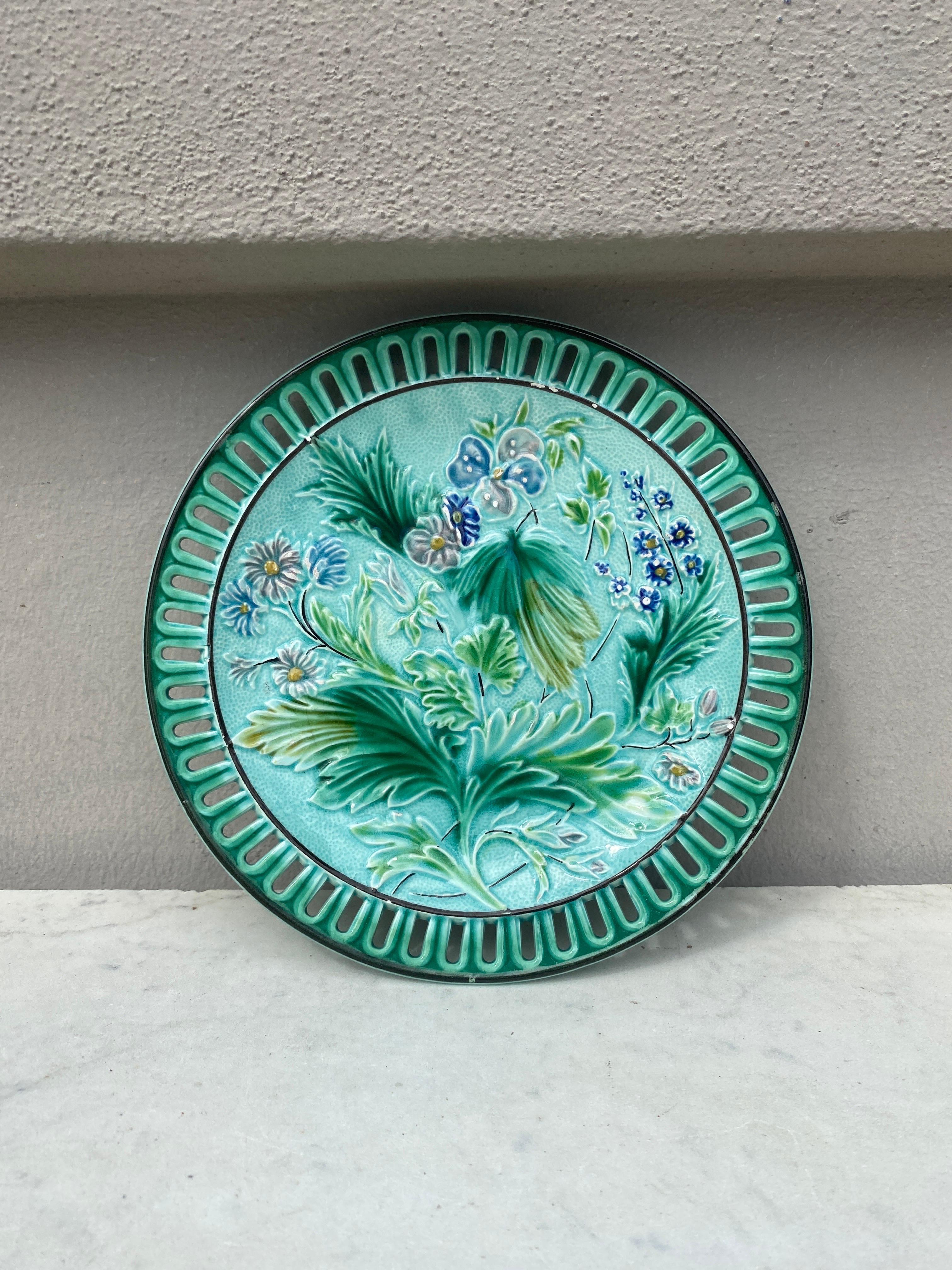 Ceramic German Majolica Leaves Plate circa 1890 For Sale