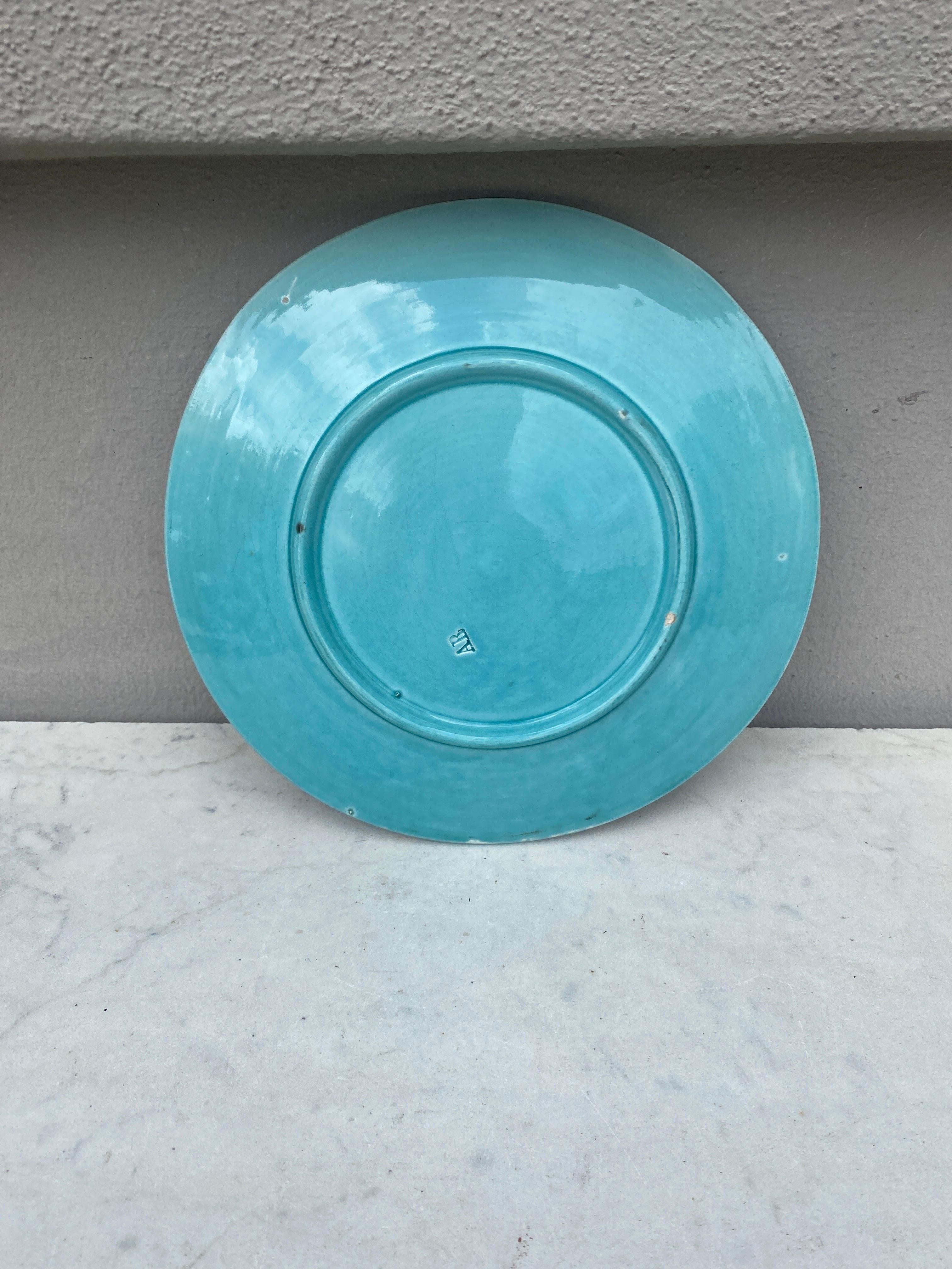 German Majolica Swallows Plate, circa 1900 In Good Condition For Sale In Austin, TX