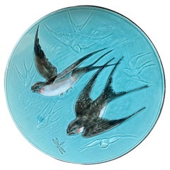 Plato de golondrinas de mayólica alemana, circa 1900