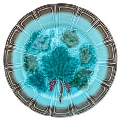 Piatto tedesco in maiolica con foglie di vite, circa 1890