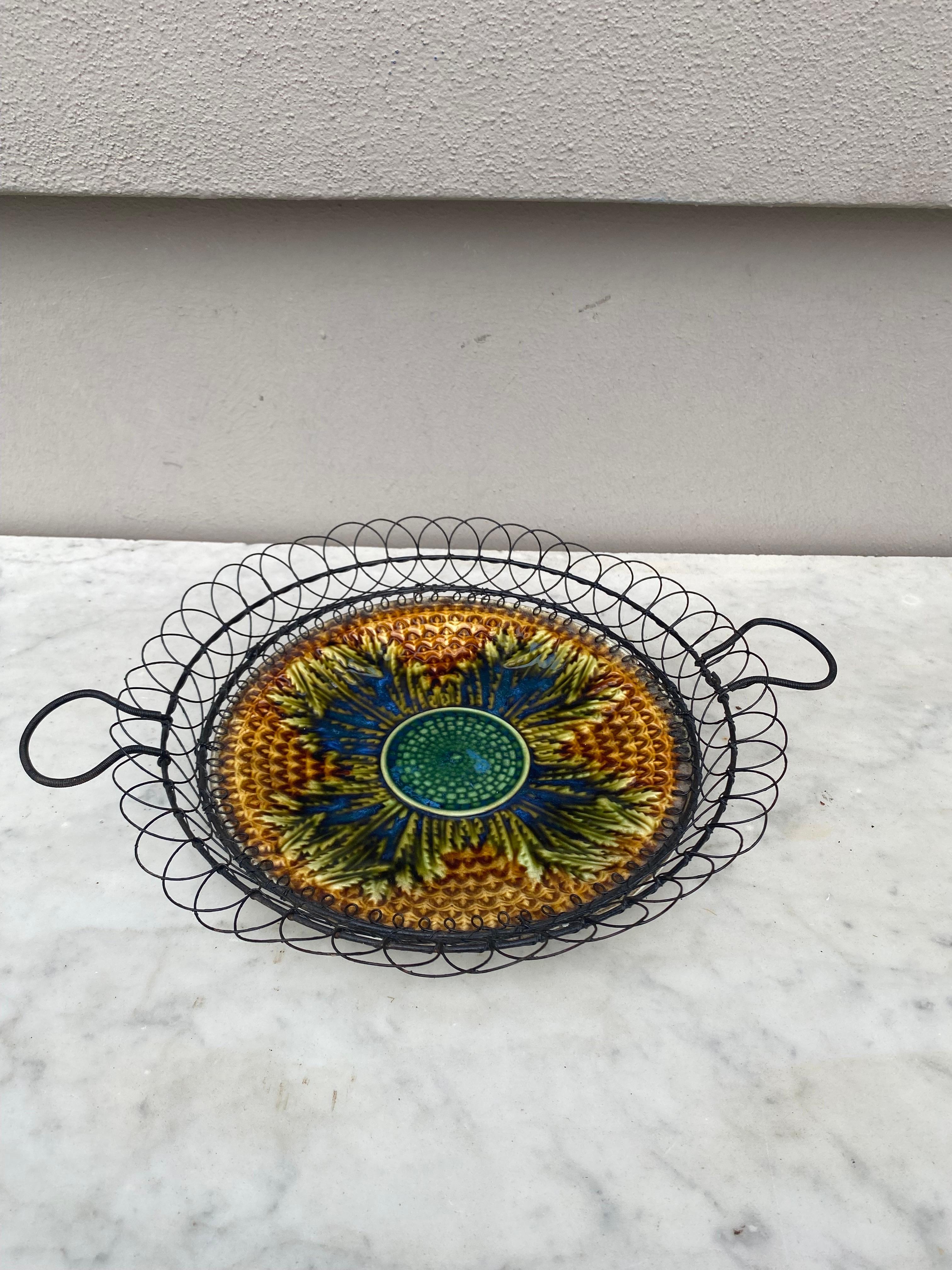 German Majolica Wire Leaves Basket, circa 1900 In Good Condition In Austin, TX
