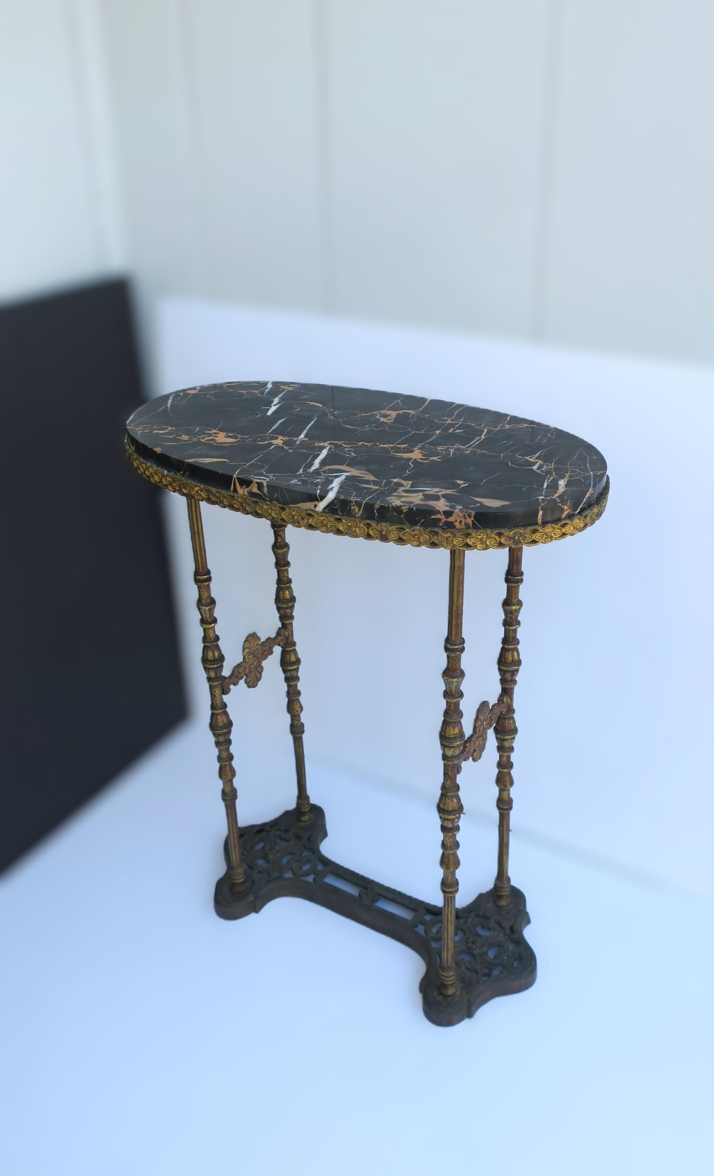 German Marble Foyer Console Table In Good Condition For Sale In New York, NY