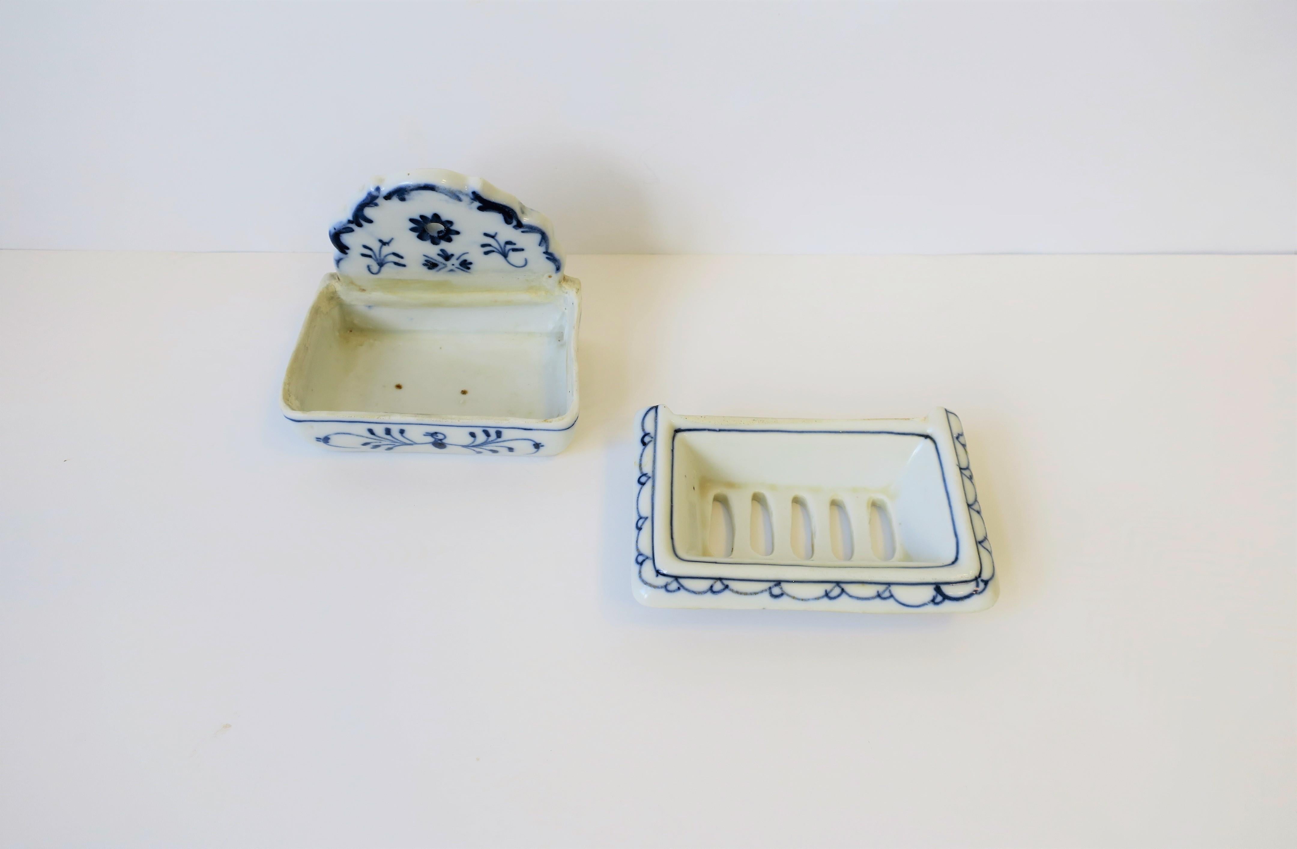 19th Century German Meissen Style Blue and White Porcelain Soap Dish