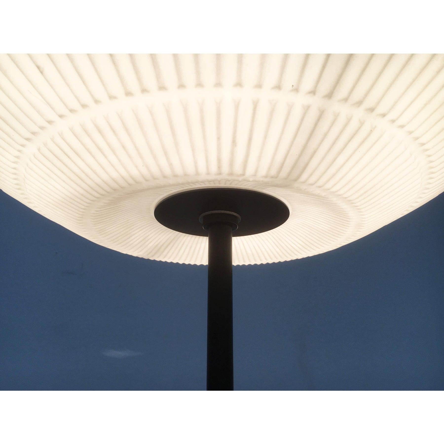 Deutsche Dreibein-Stehleuchte Ufo 370 aus Metall und Kunststoff aus Bega, 1950er Jahre im Angebot 1